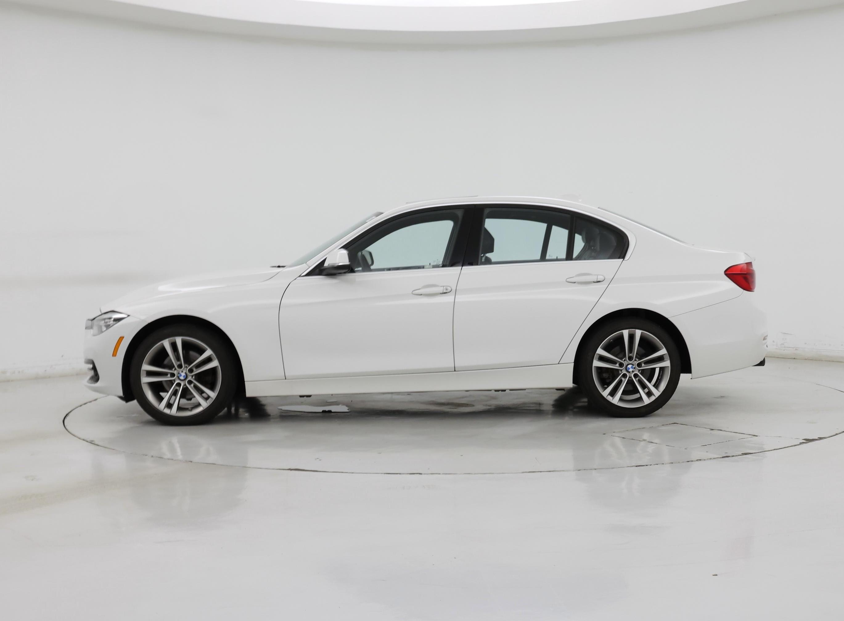Thumbnail: 2018 BMW 3 Series - 3