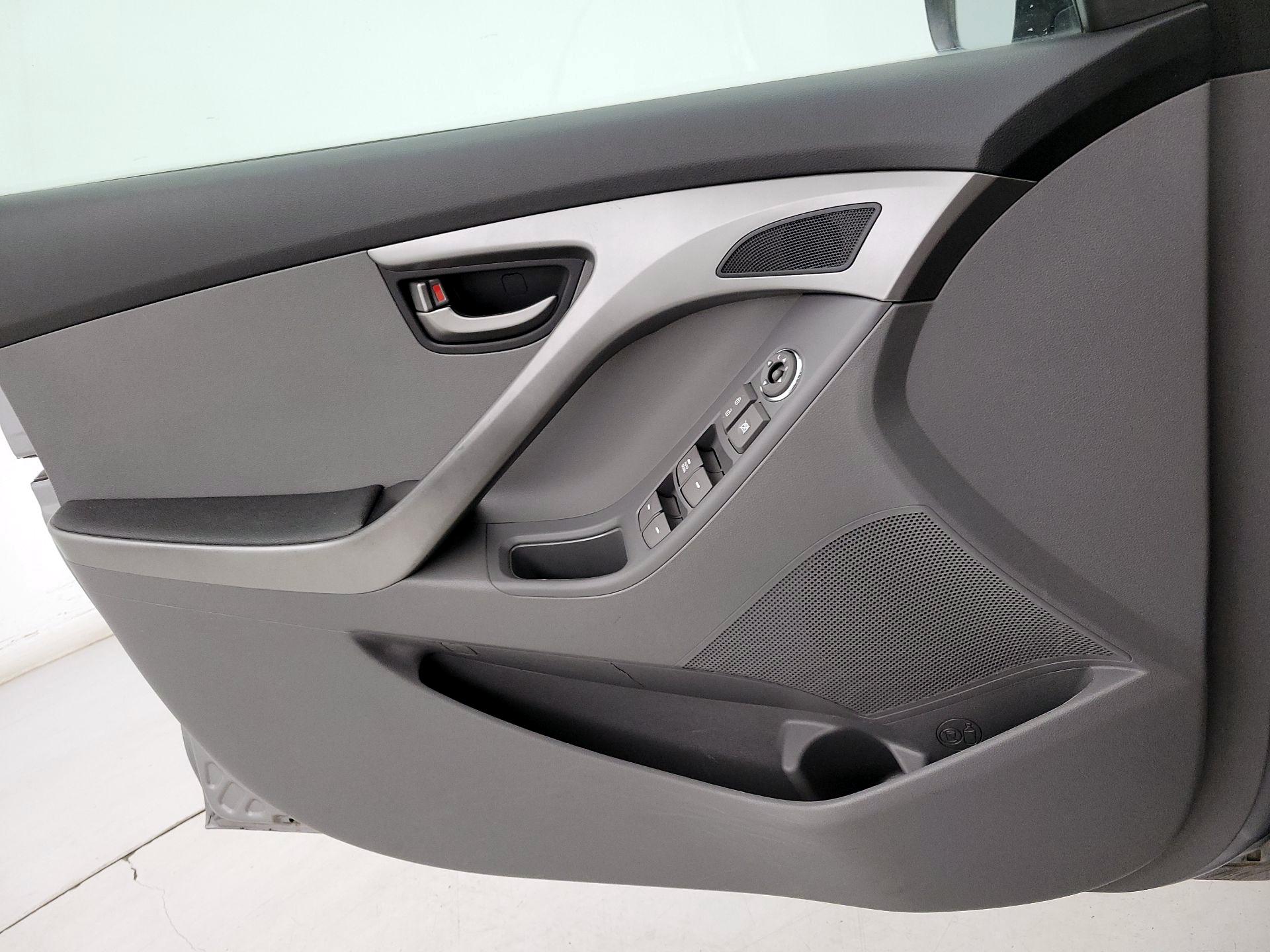 Thumbnail: 2013 Hyundai Elantra - 12