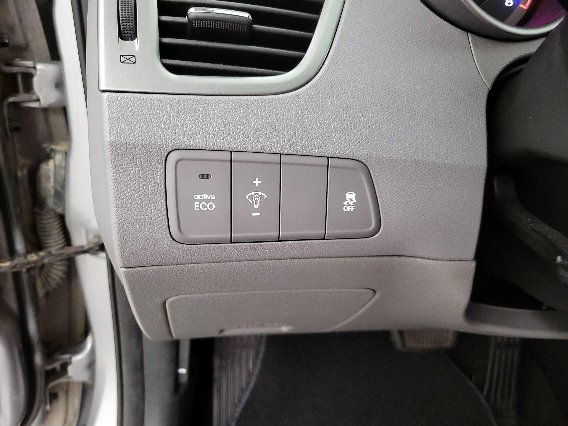 Thumbnail: 2013 Hyundai Elantra - 13