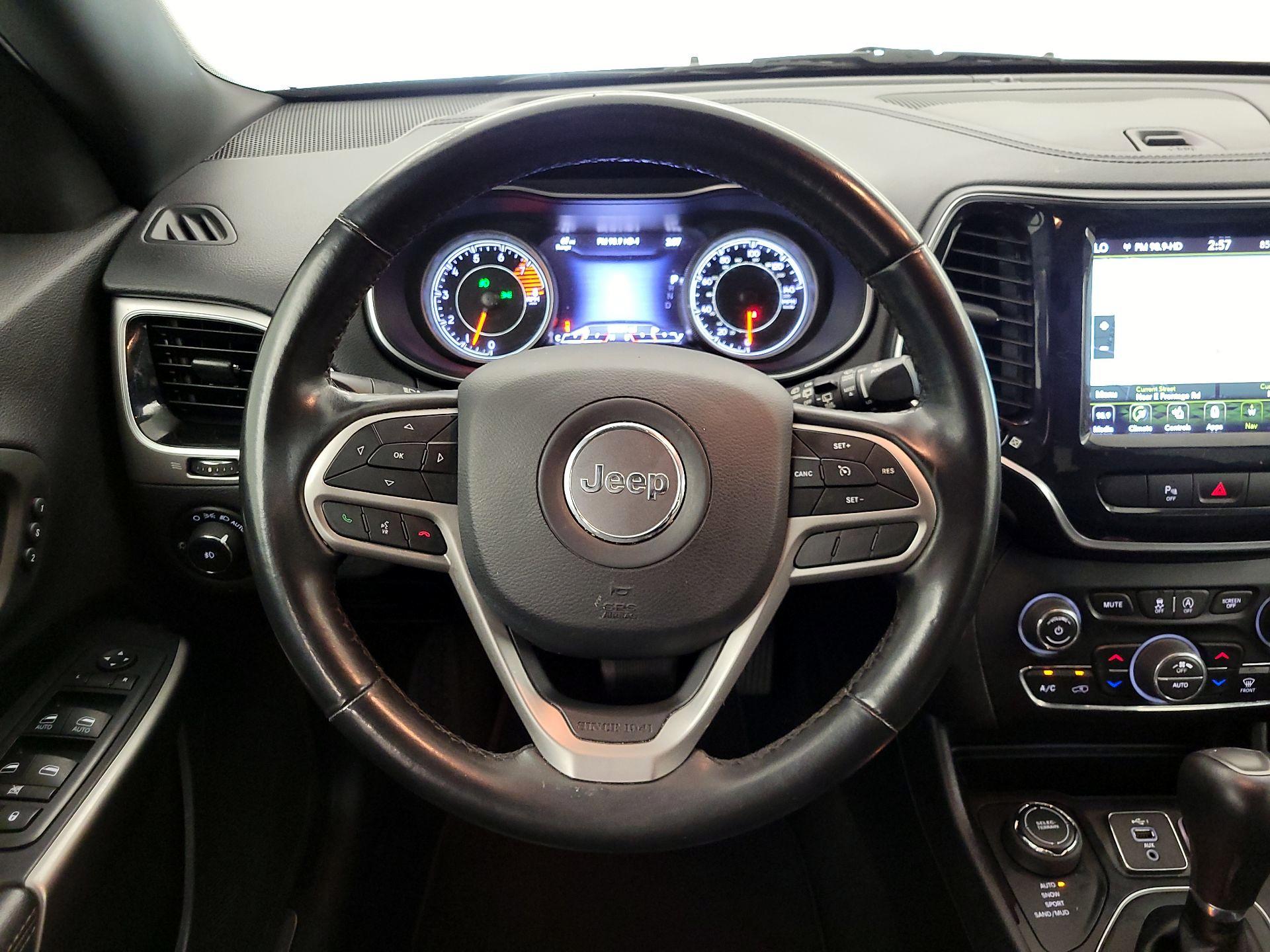 Thumbnail: 2020 Jeep Cherokee - 10