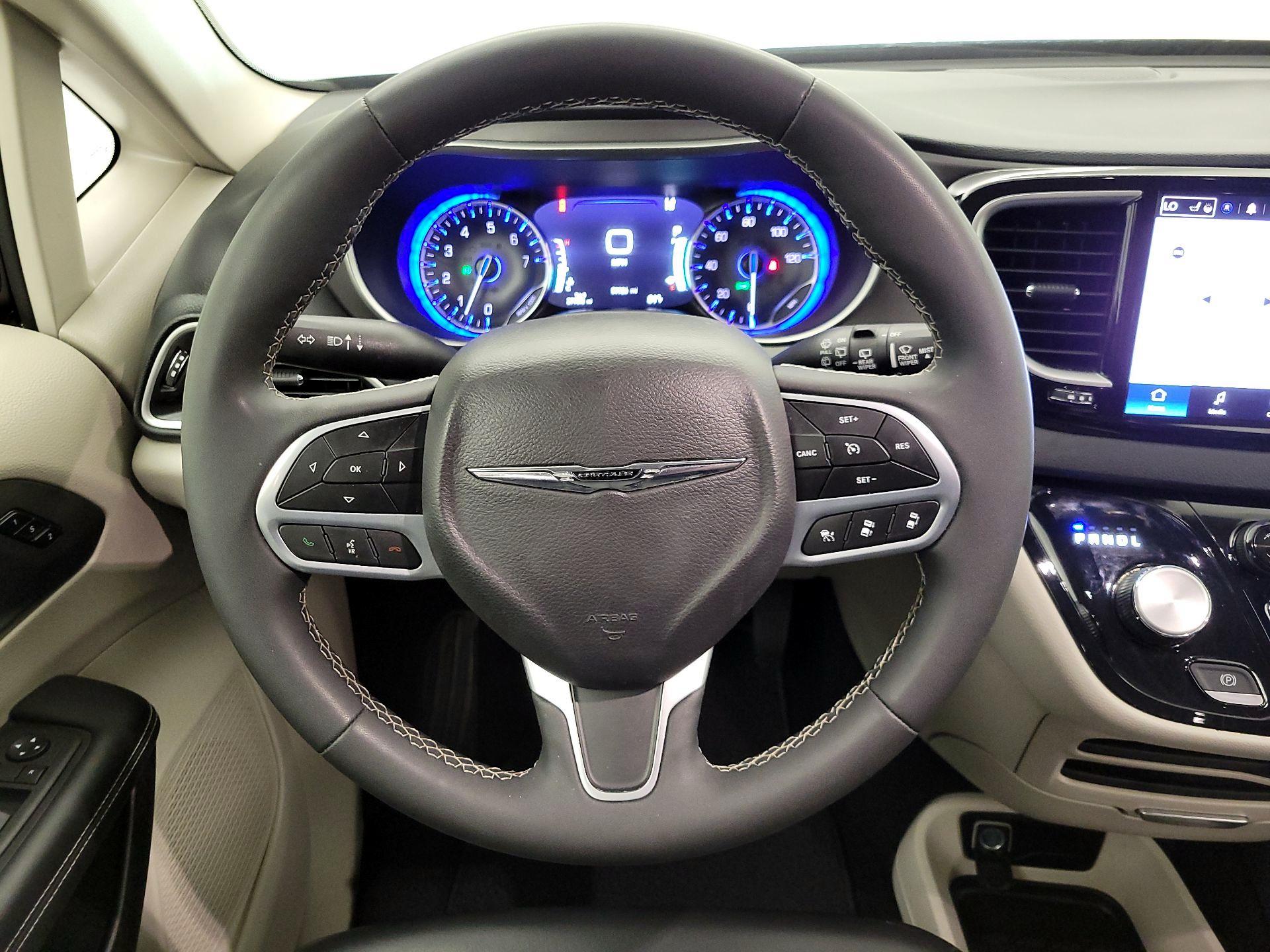Thumbnail: 2023 Chrysler Pacifica - 10