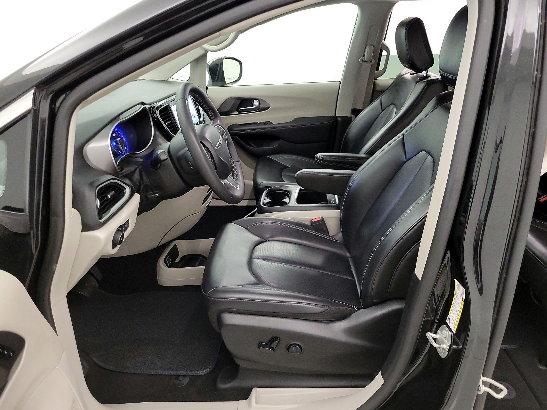 Thumbnail: 2023 Chrysler Pacifica - 11