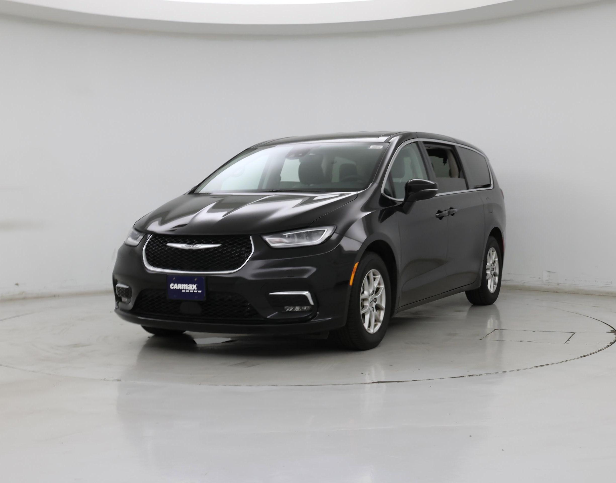 Thumbnail: 2023 Chrysler Pacifica - 4