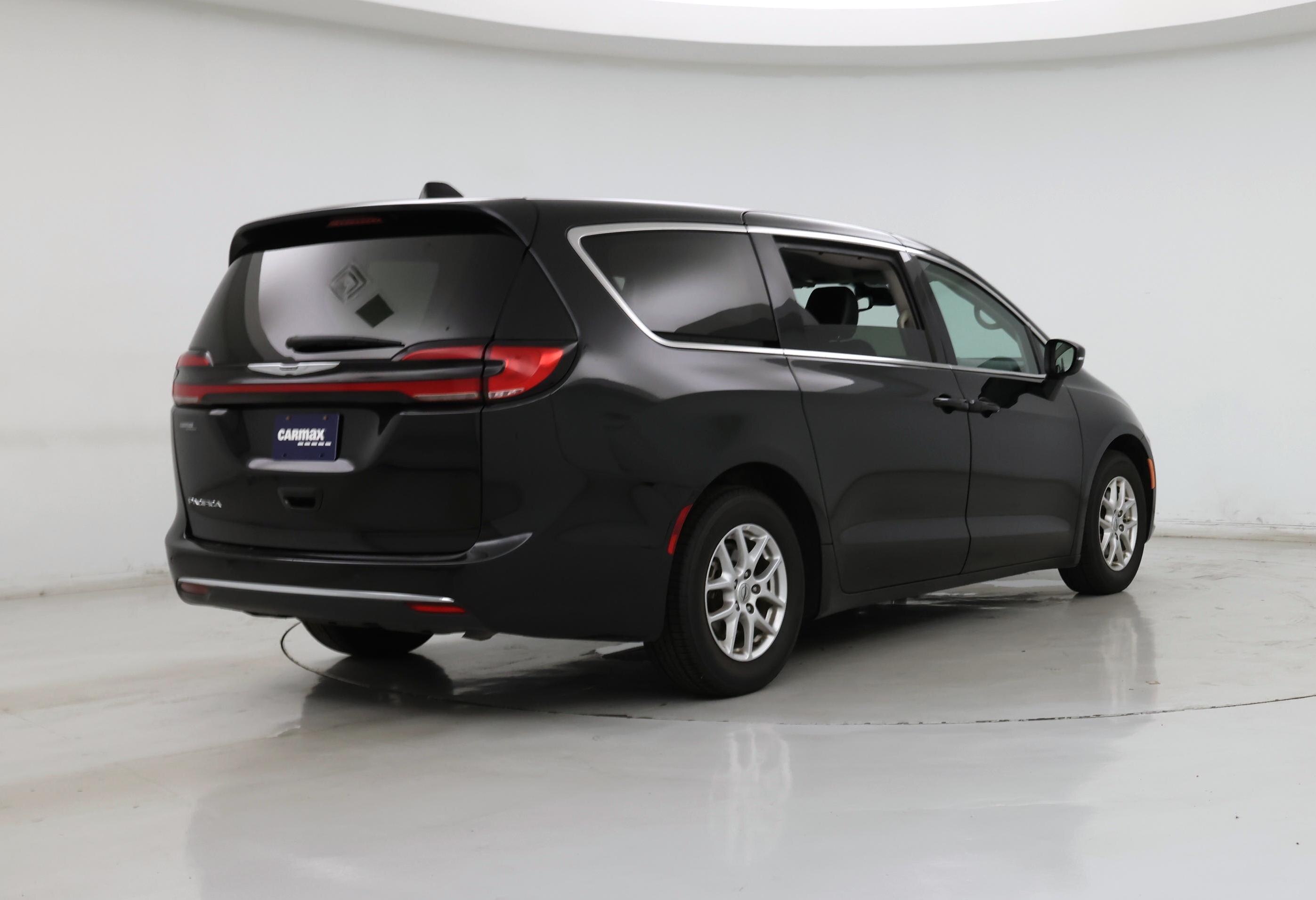 Thumbnail: 2023 Chrysler Pacifica - 8