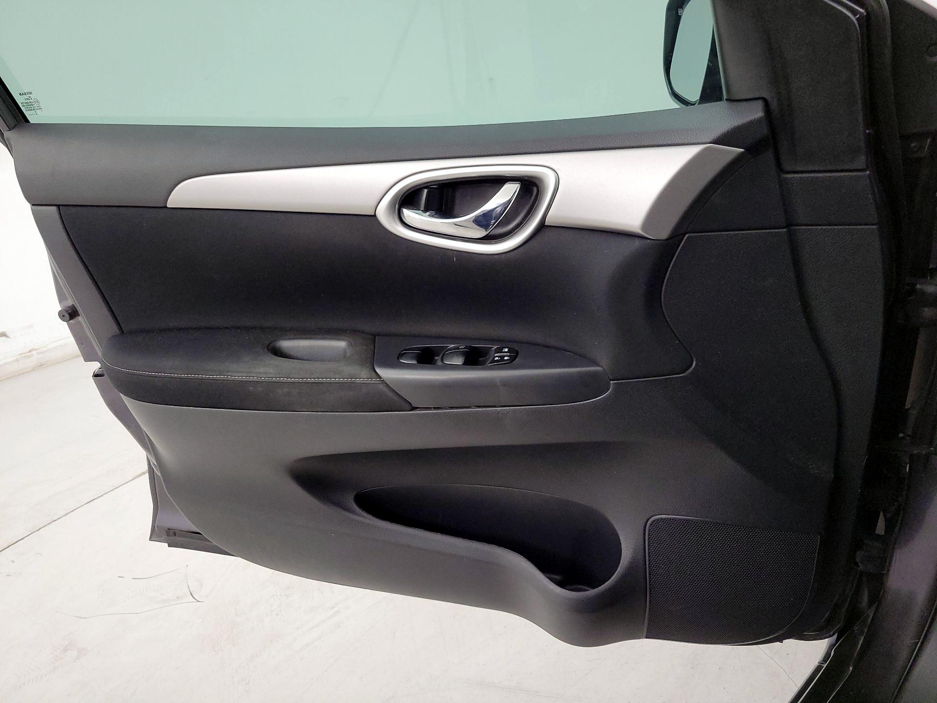 Thumbnail: 2015 Nissan Sentra - 12