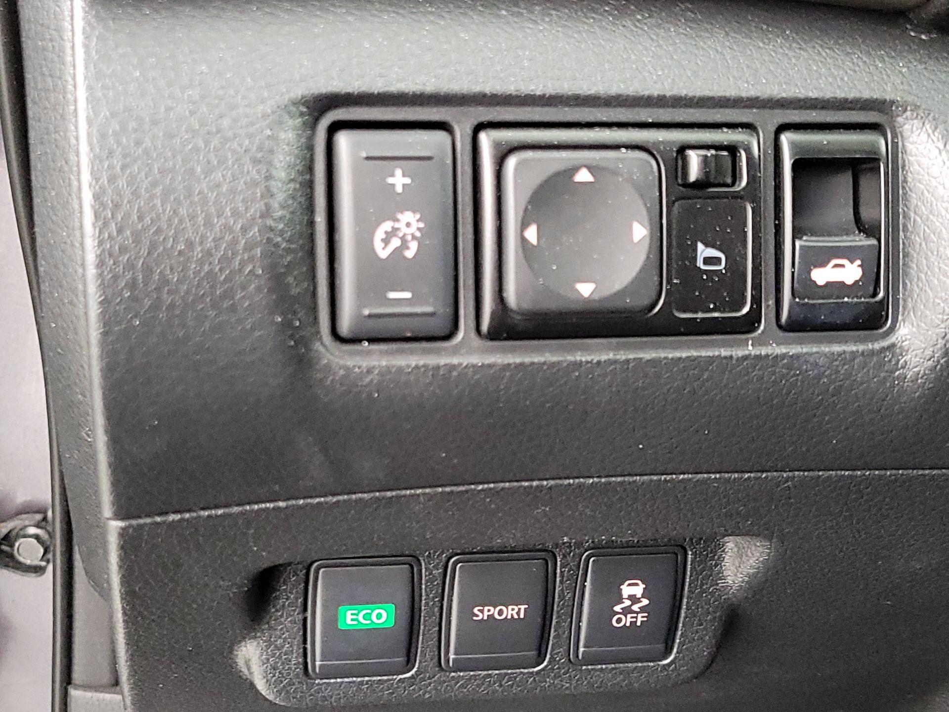 Thumbnail: 2015 Nissan Sentra - 13