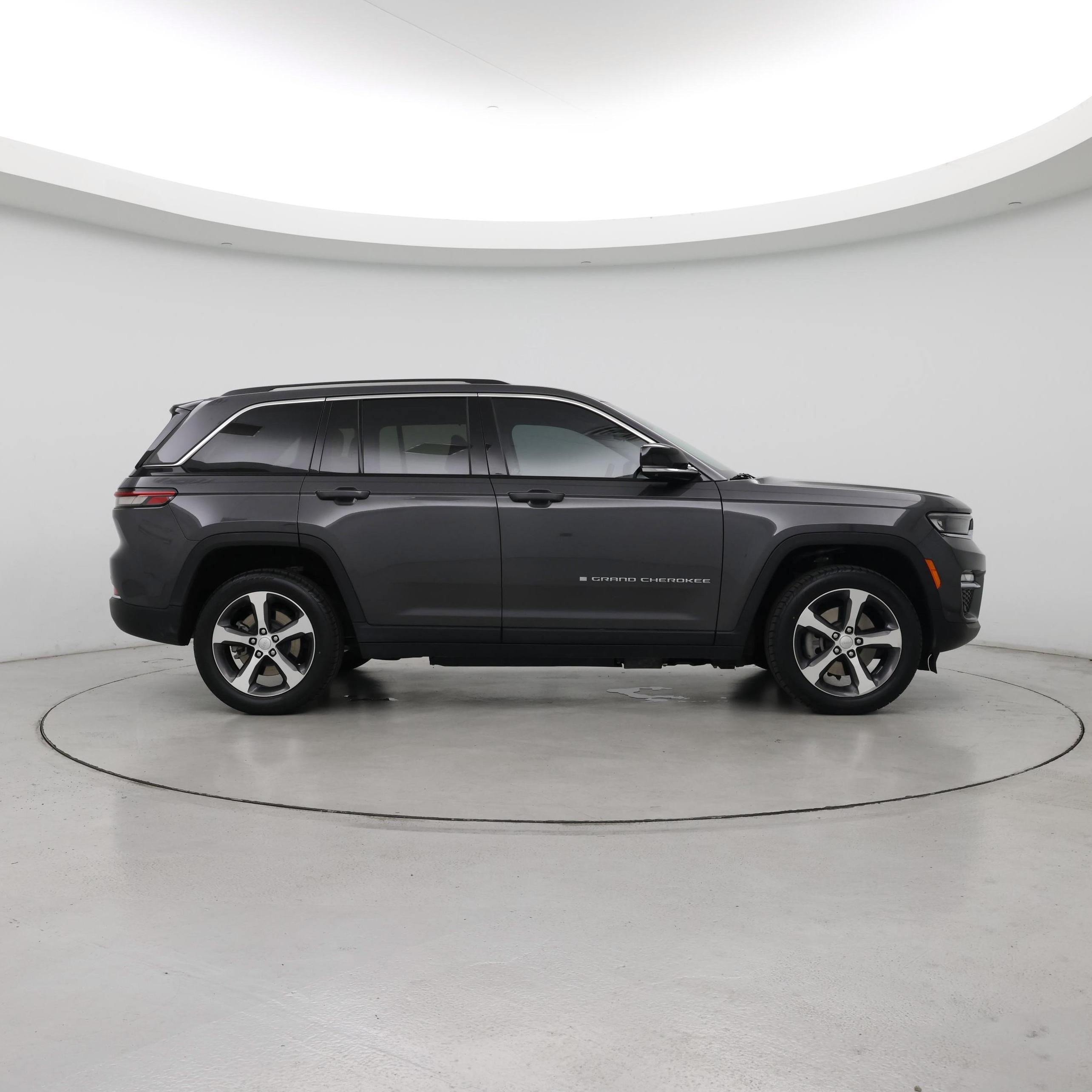 Thumbnail: 2022 Jeep Grand Cherokee - 7