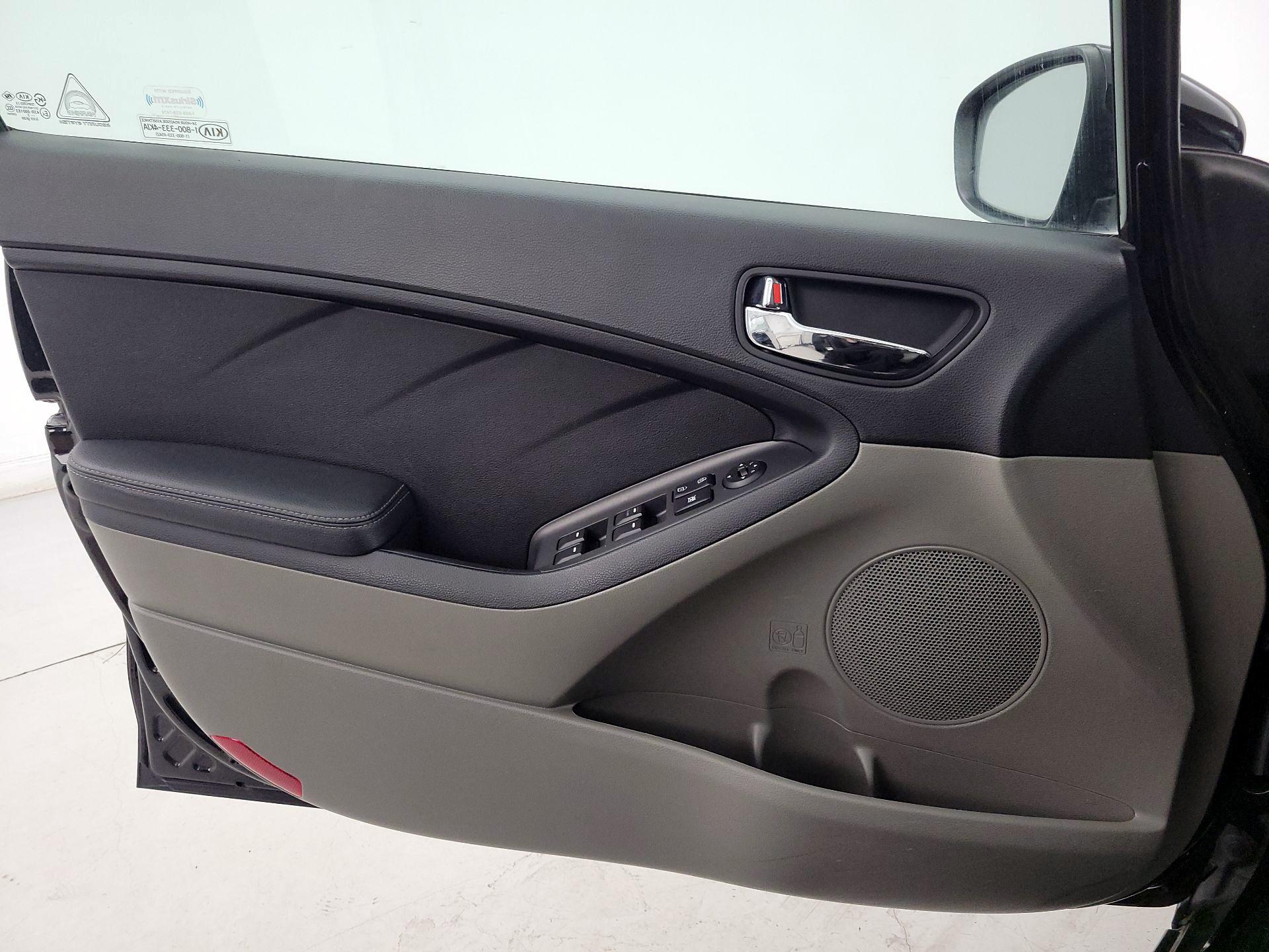 Thumbnail: 2016 Kia Forte - 12