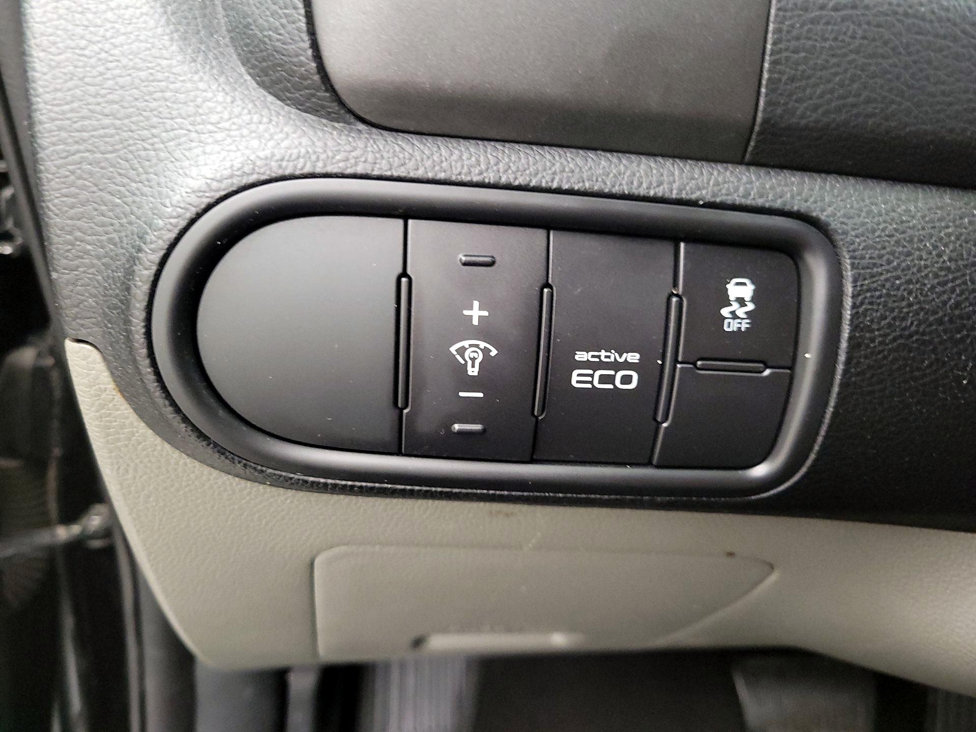 Thumbnail: 2016 Kia Forte - 13