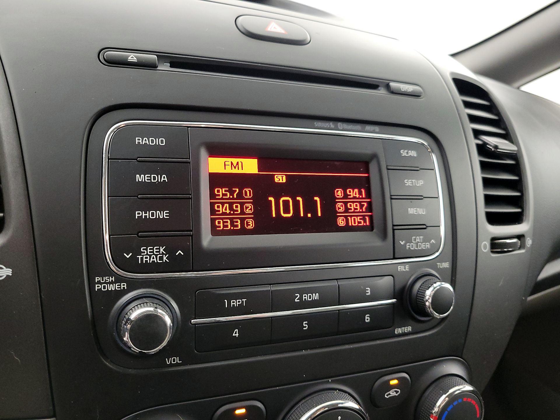 Thumbnail: 2016 Kia Forte - 14