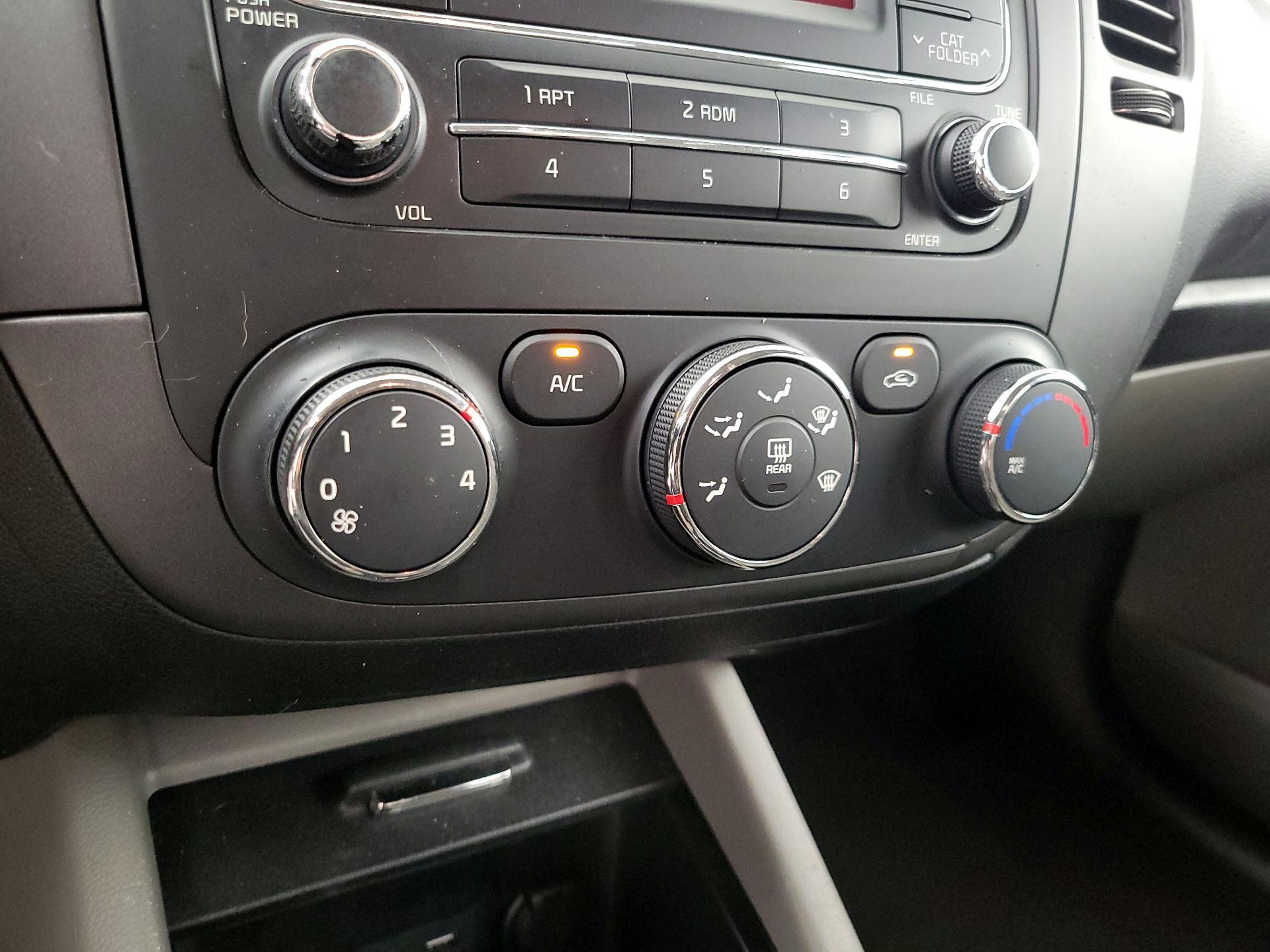 Thumbnail: 2016 Kia Forte - 15