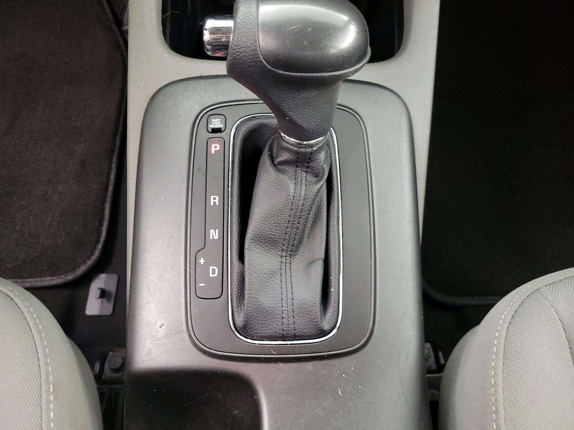 Thumbnail: 2016 Kia Forte - 16