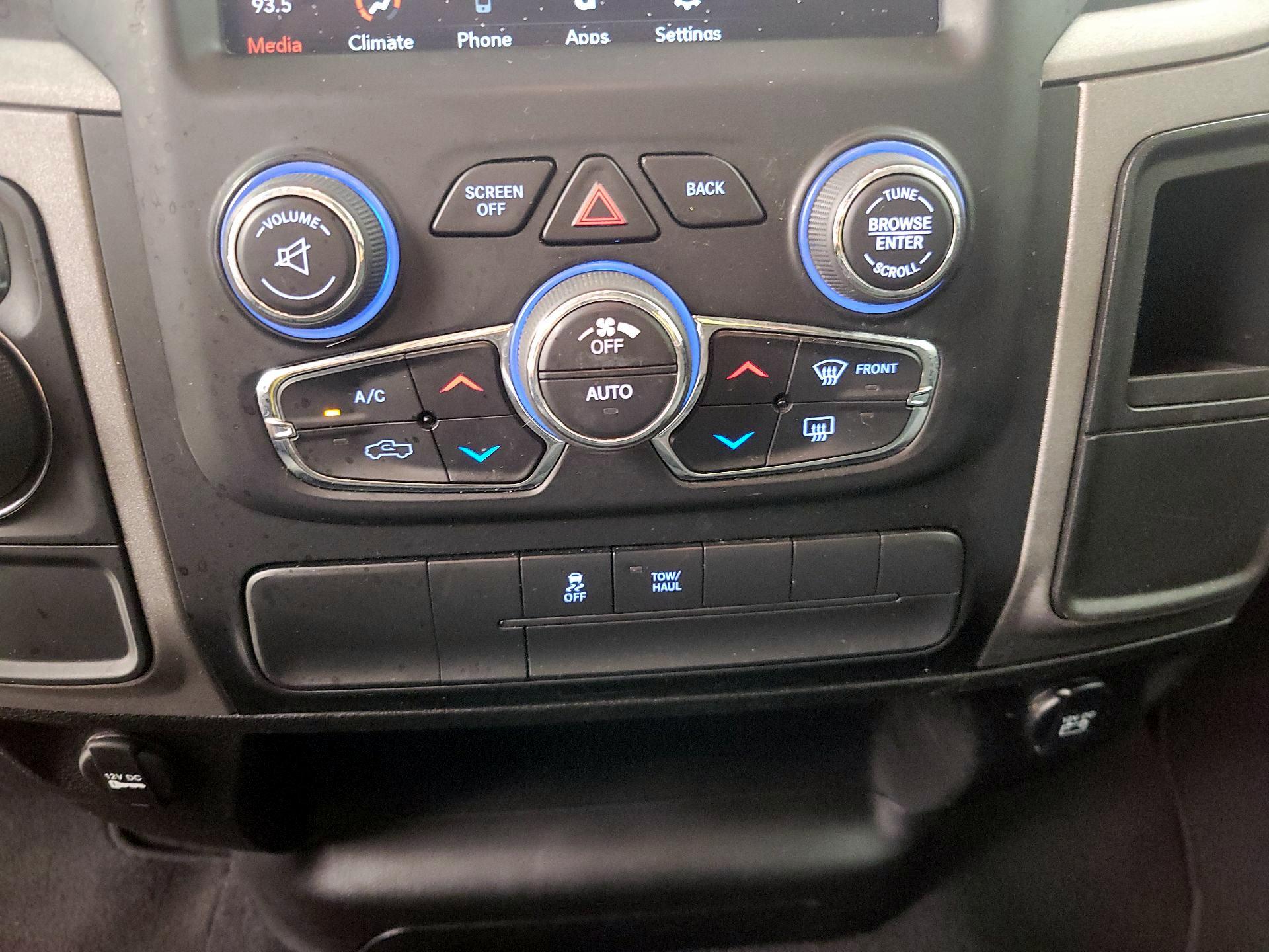 Thumbnail: 2021 RAM 1500 Classic - 16