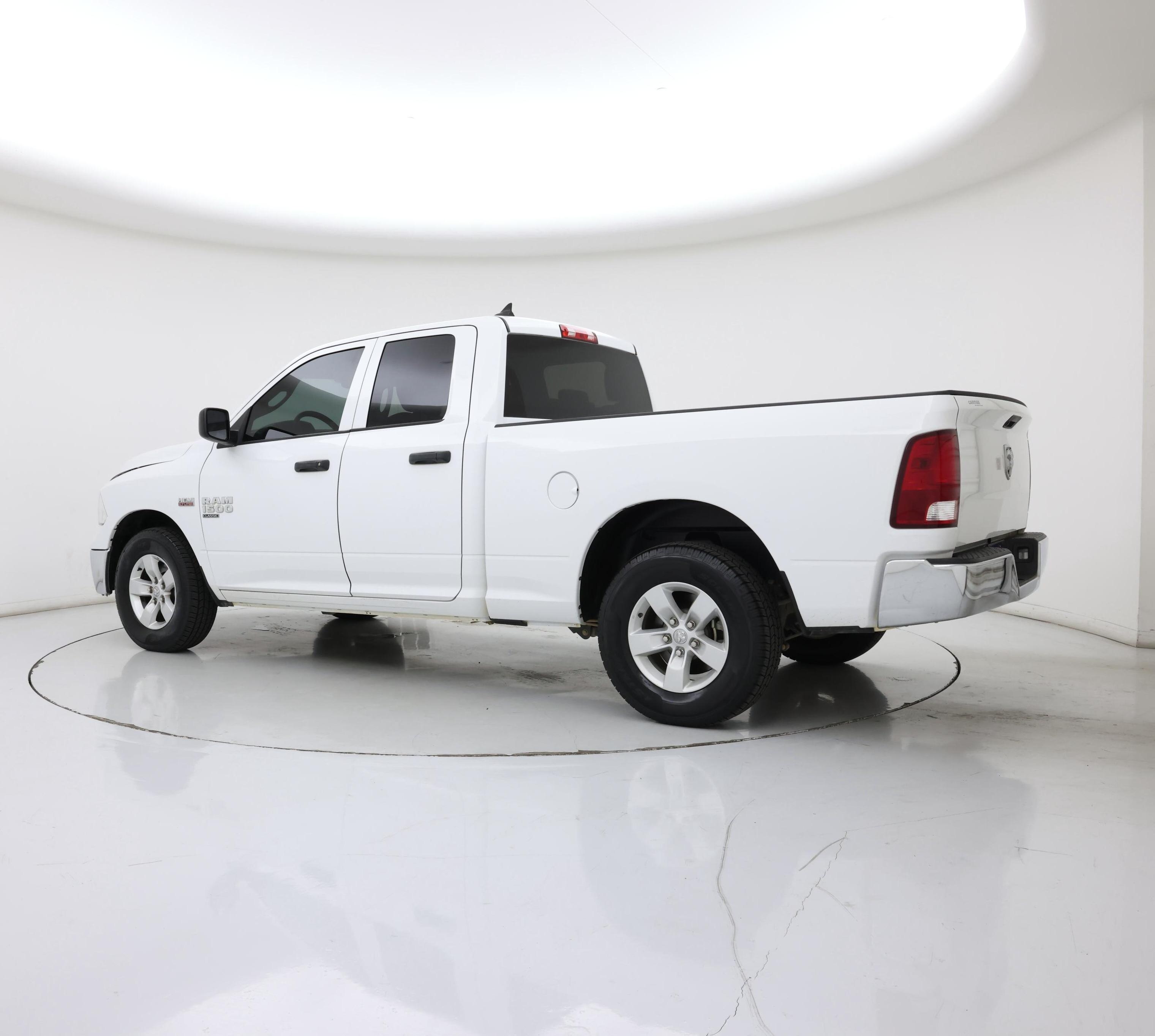 Thumbnail: 2021 RAM 1500 Classic - 3