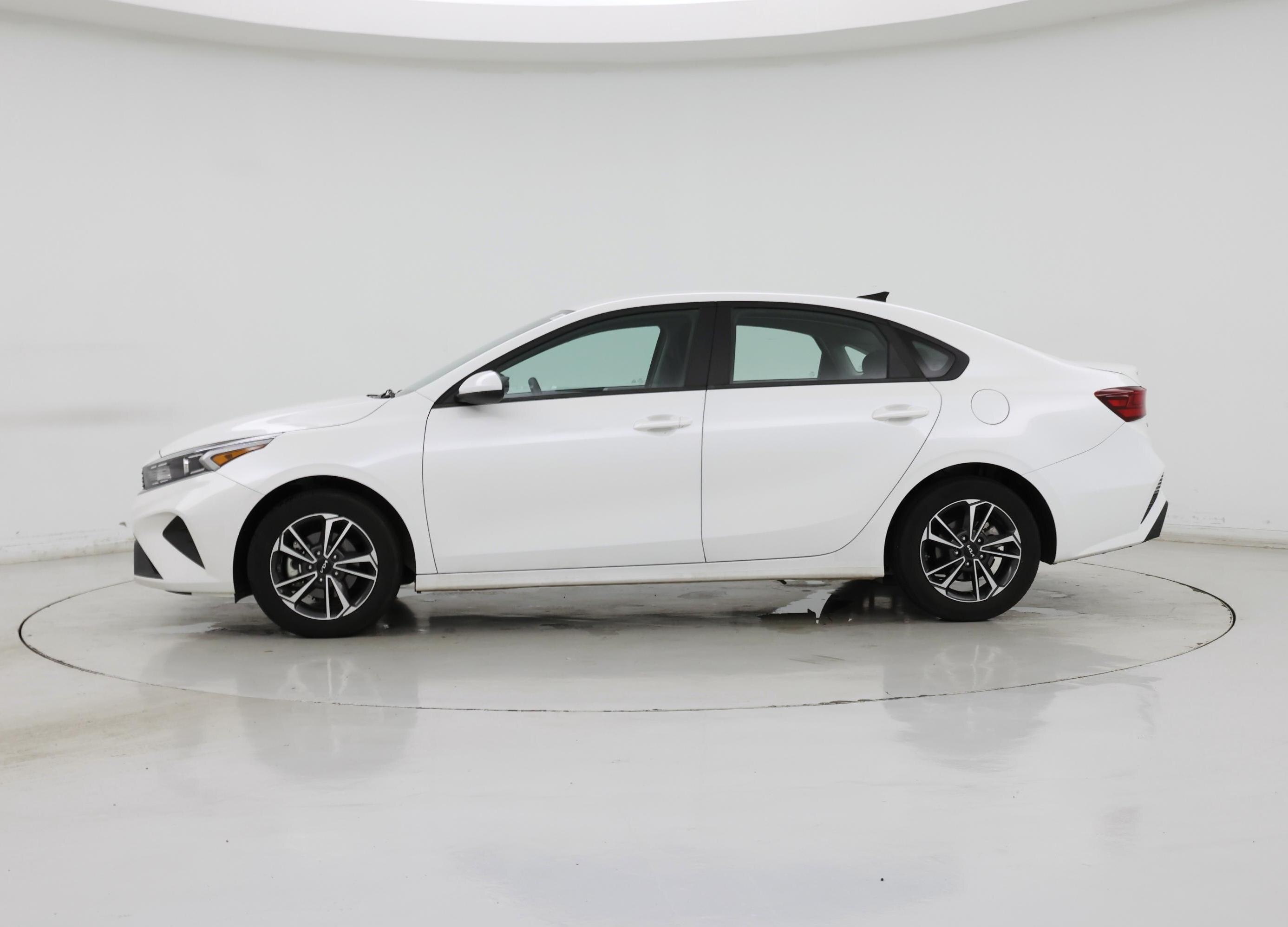 Thumbnail: 2024 Kia Forte - 3