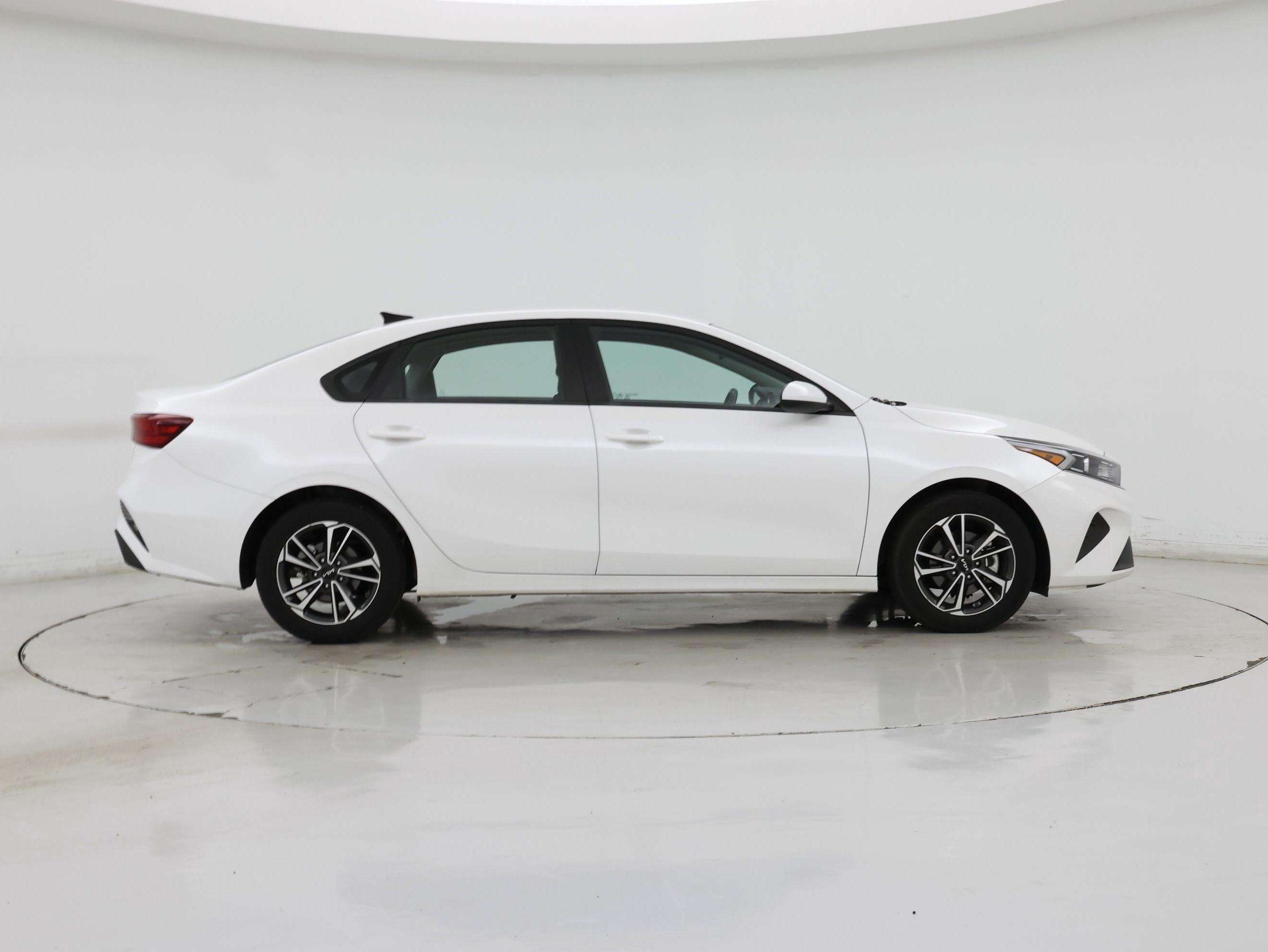 Thumbnail: 2024 Kia Forte - 7