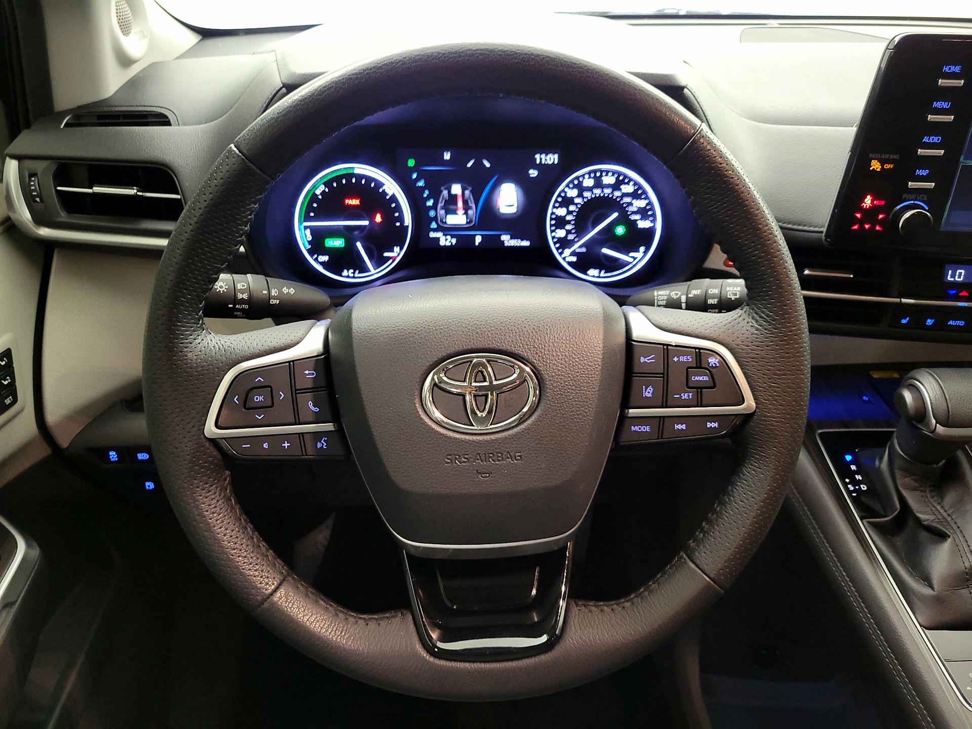 Thumbnail: 2021 Toyota Sienna - 10