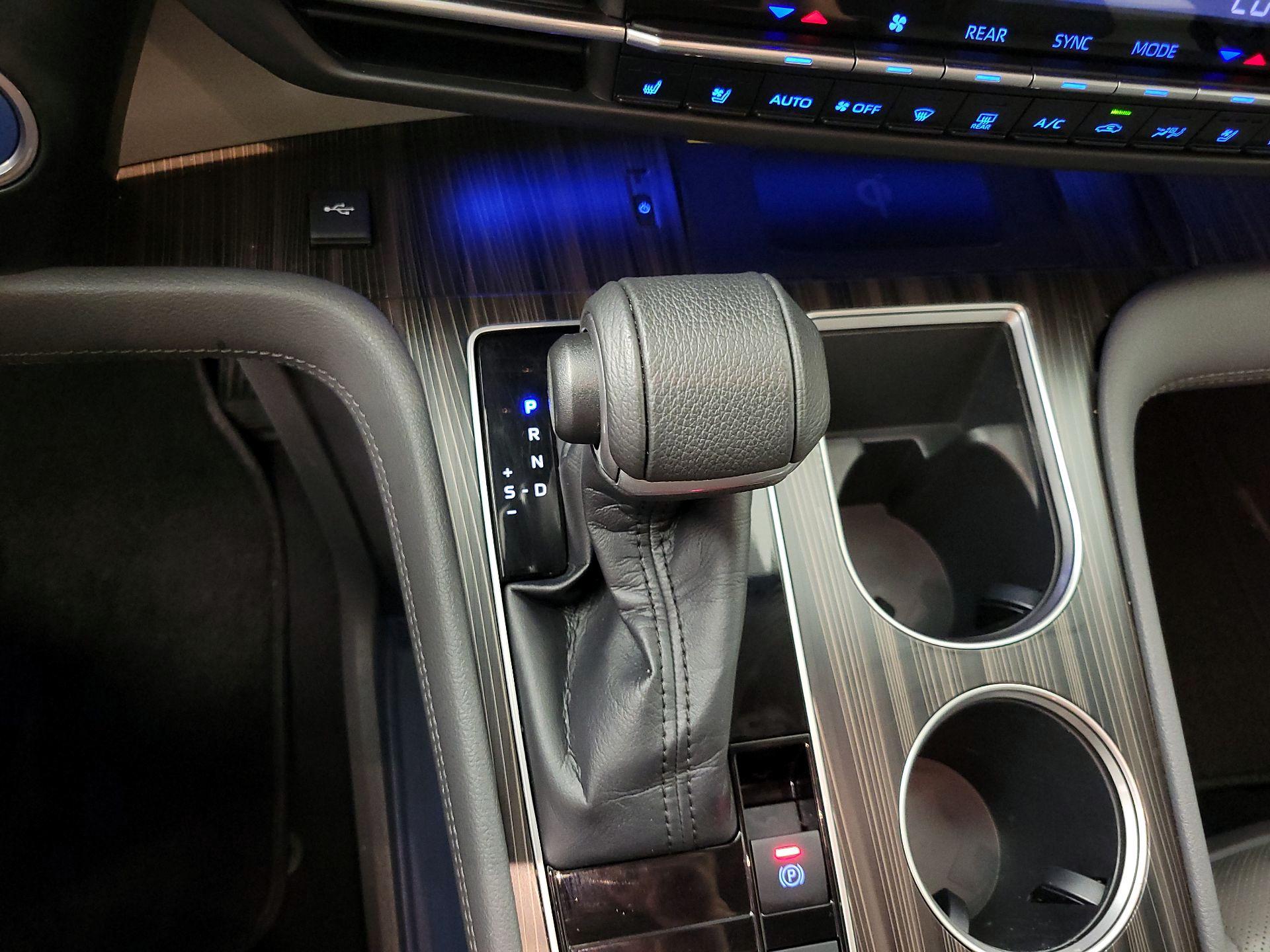 Thumbnail: 2021 Toyota Sienna - 18