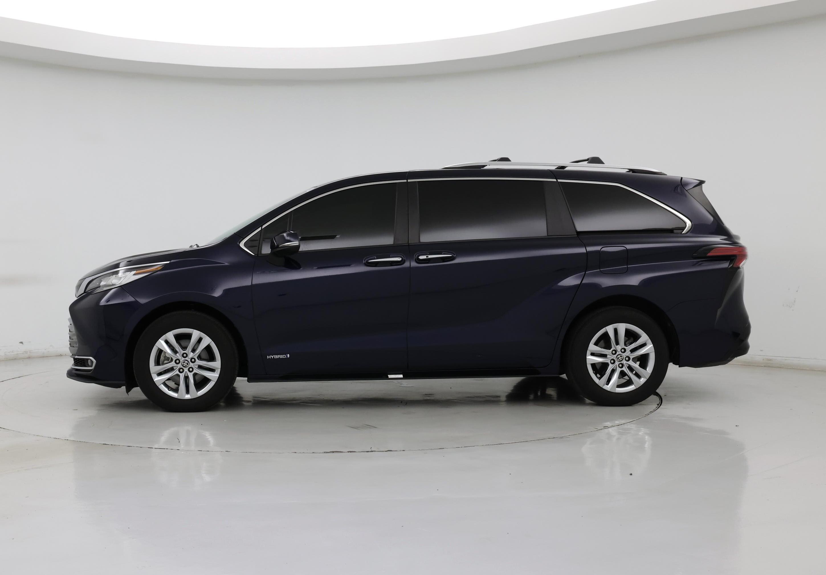 Thumbnail: 2021 Toyota Sienna - 3