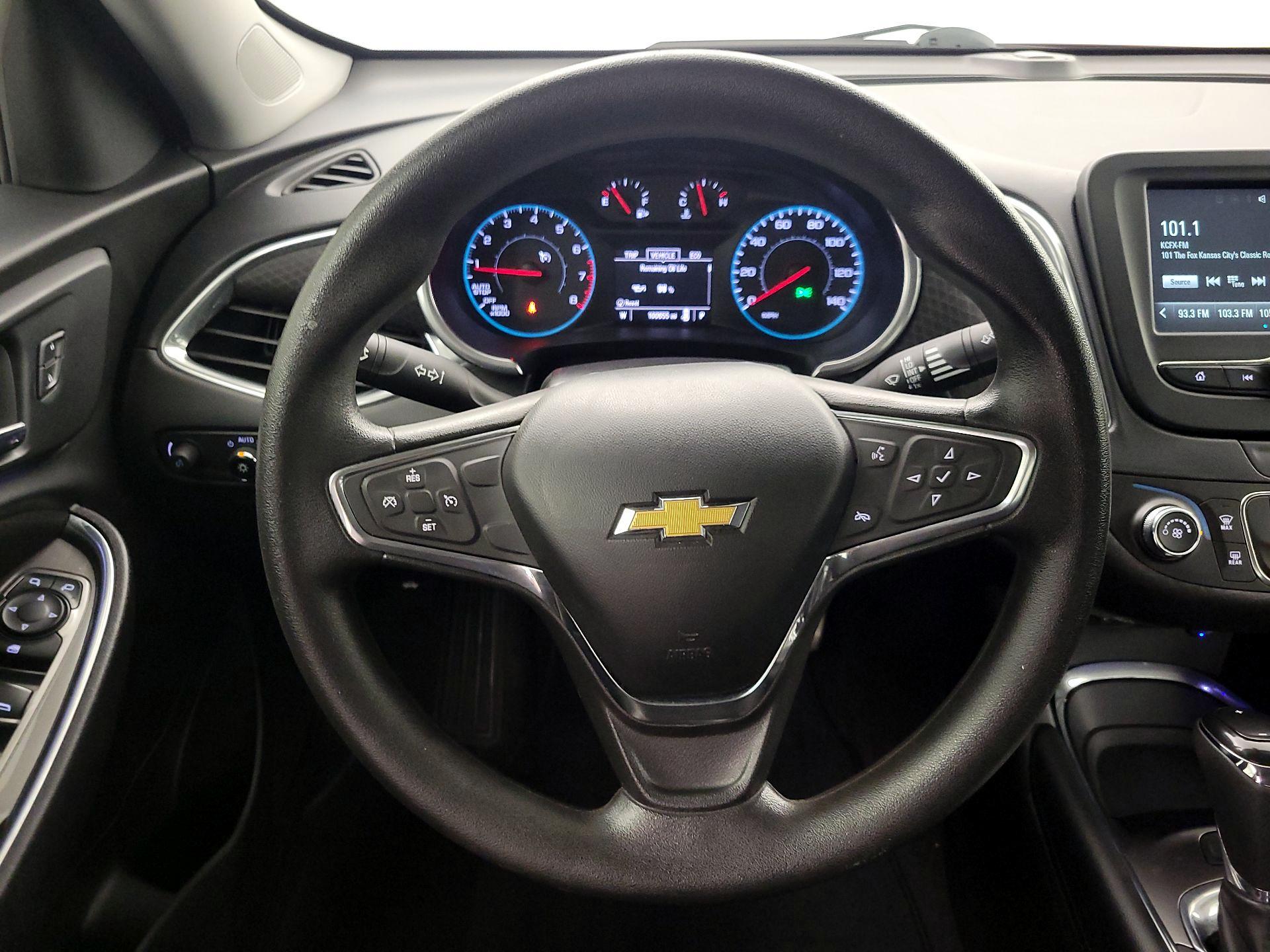 Thumbnail: 2016 Chevrolet Malibu - 10