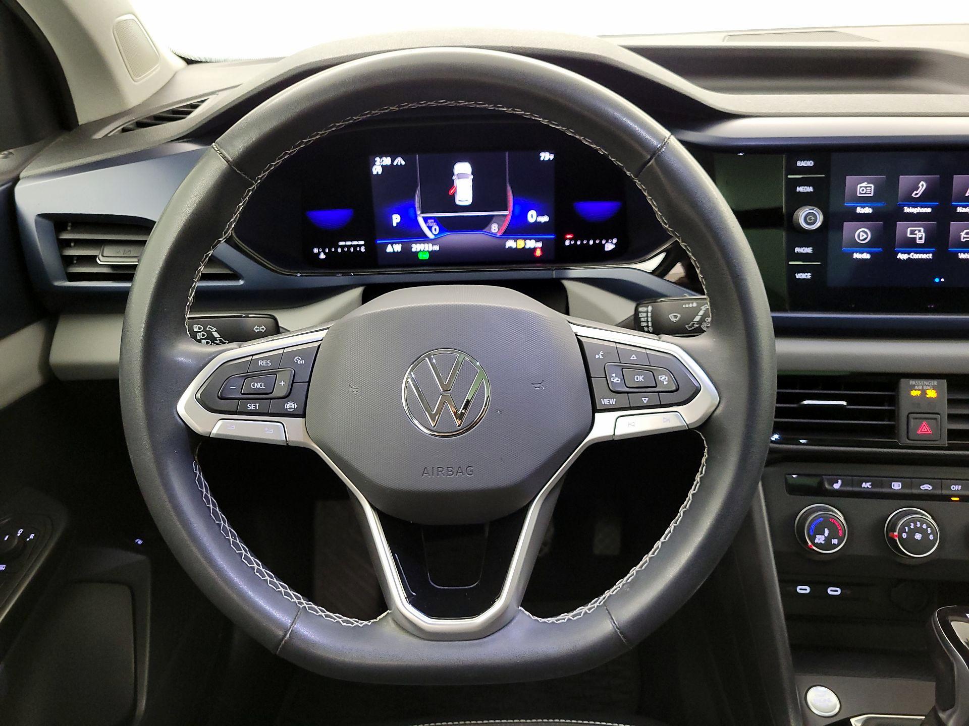 Thumbnail: 2022 Volkswagen Taos - 10