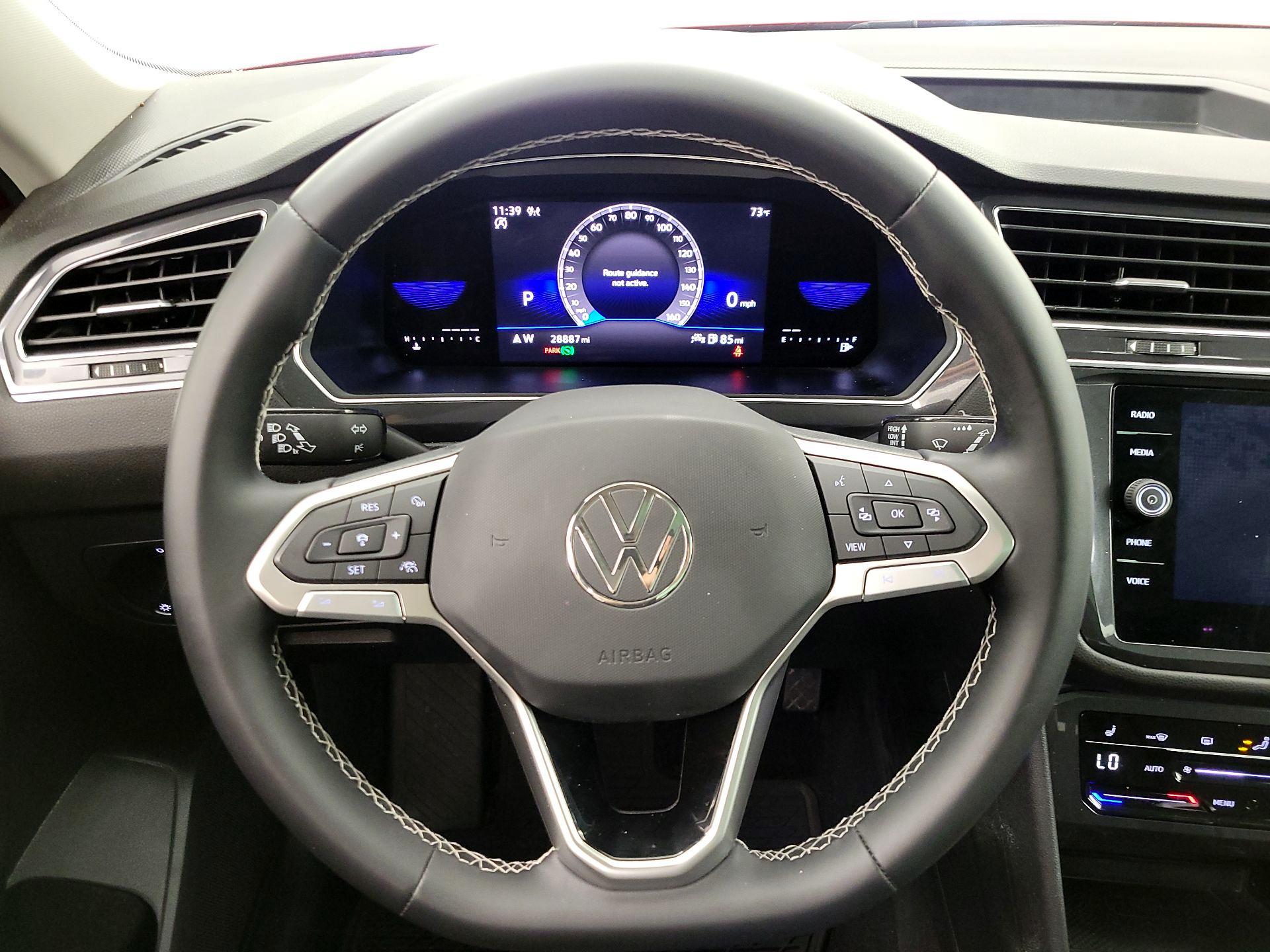 Thumbnail: 2022 Volkswagen Tiguan - 10