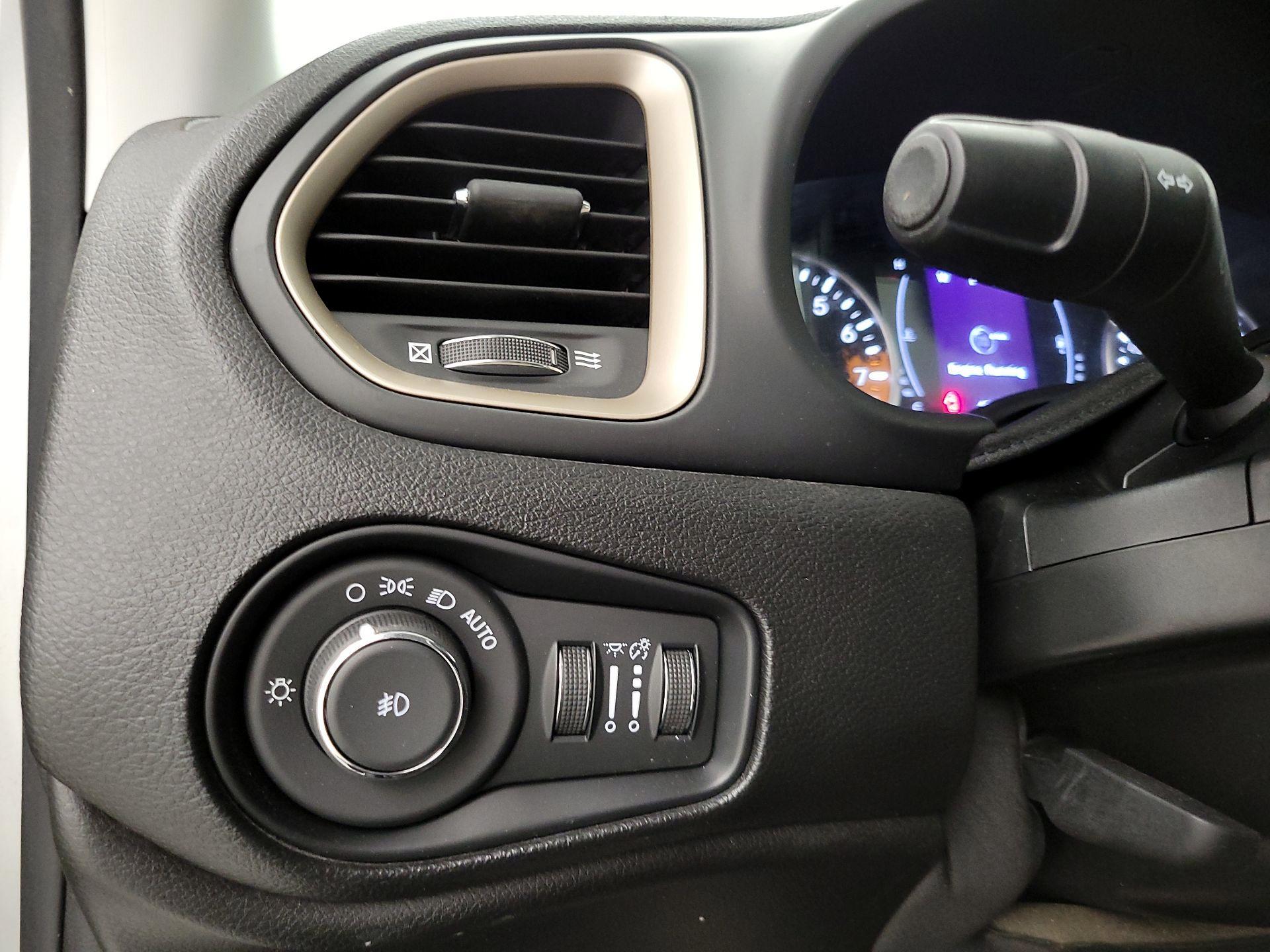Thumbnail: 2017 Jeep Renegade - 13