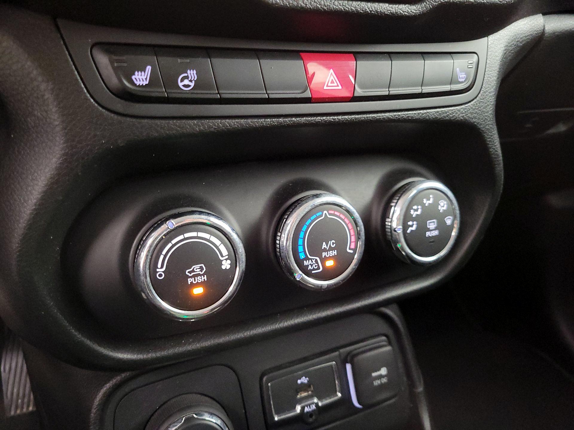 Thumbnail: 2017 Jeep Renegade - 16