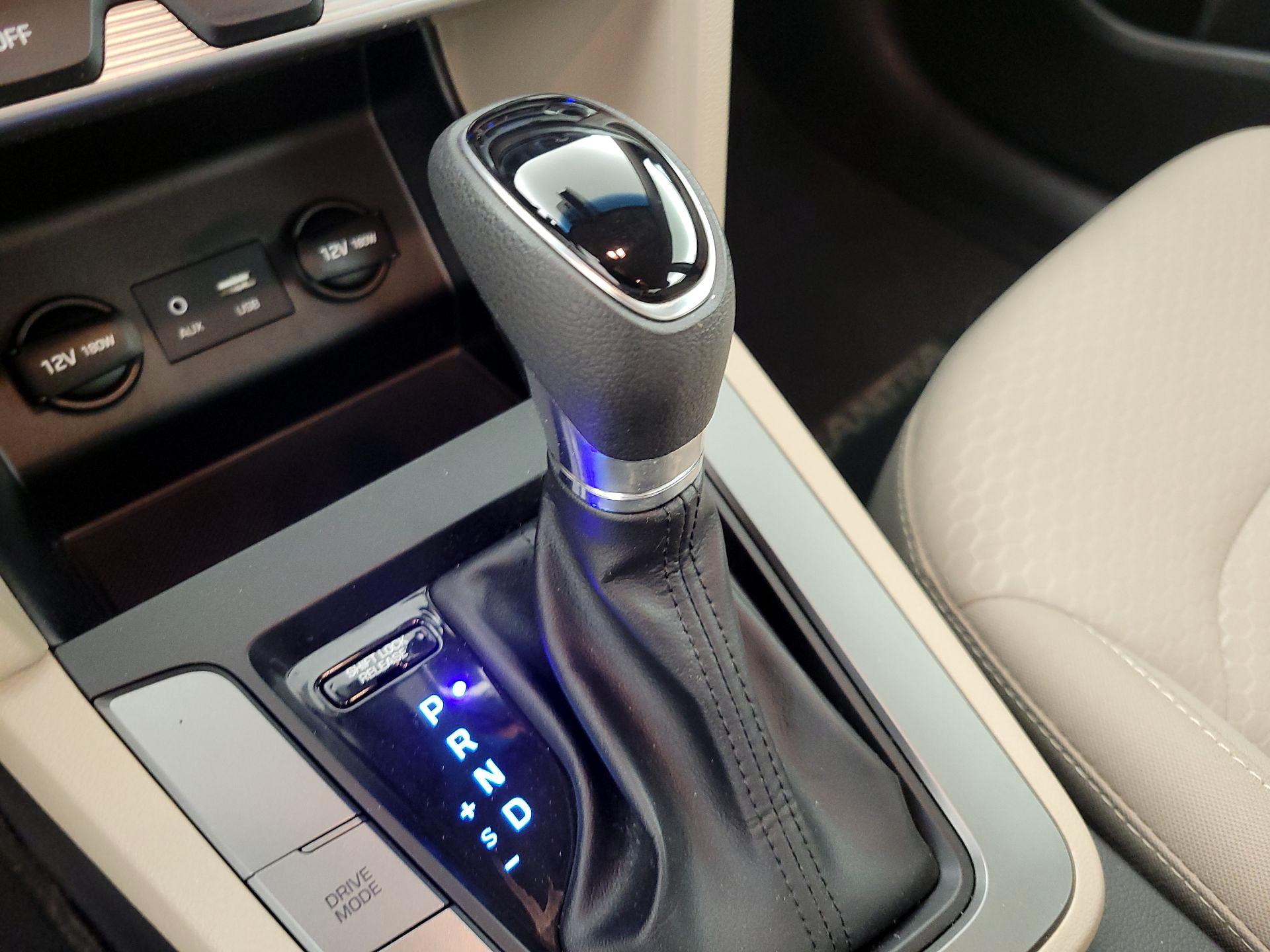 Thumbnail: 2020 Hyundai Elantra - 17
