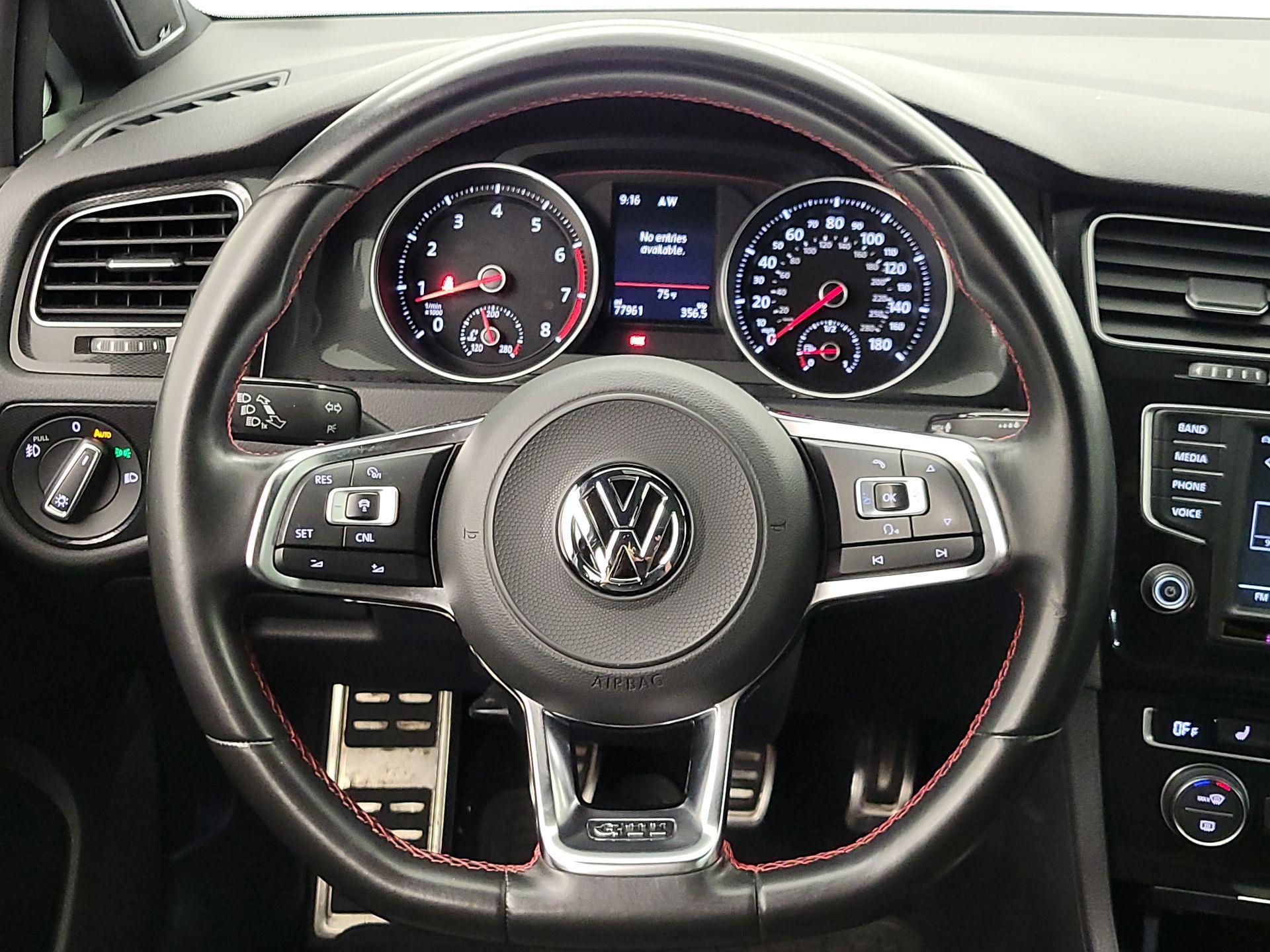 Thumbnail: 2017 Volkswagen Golf - 10