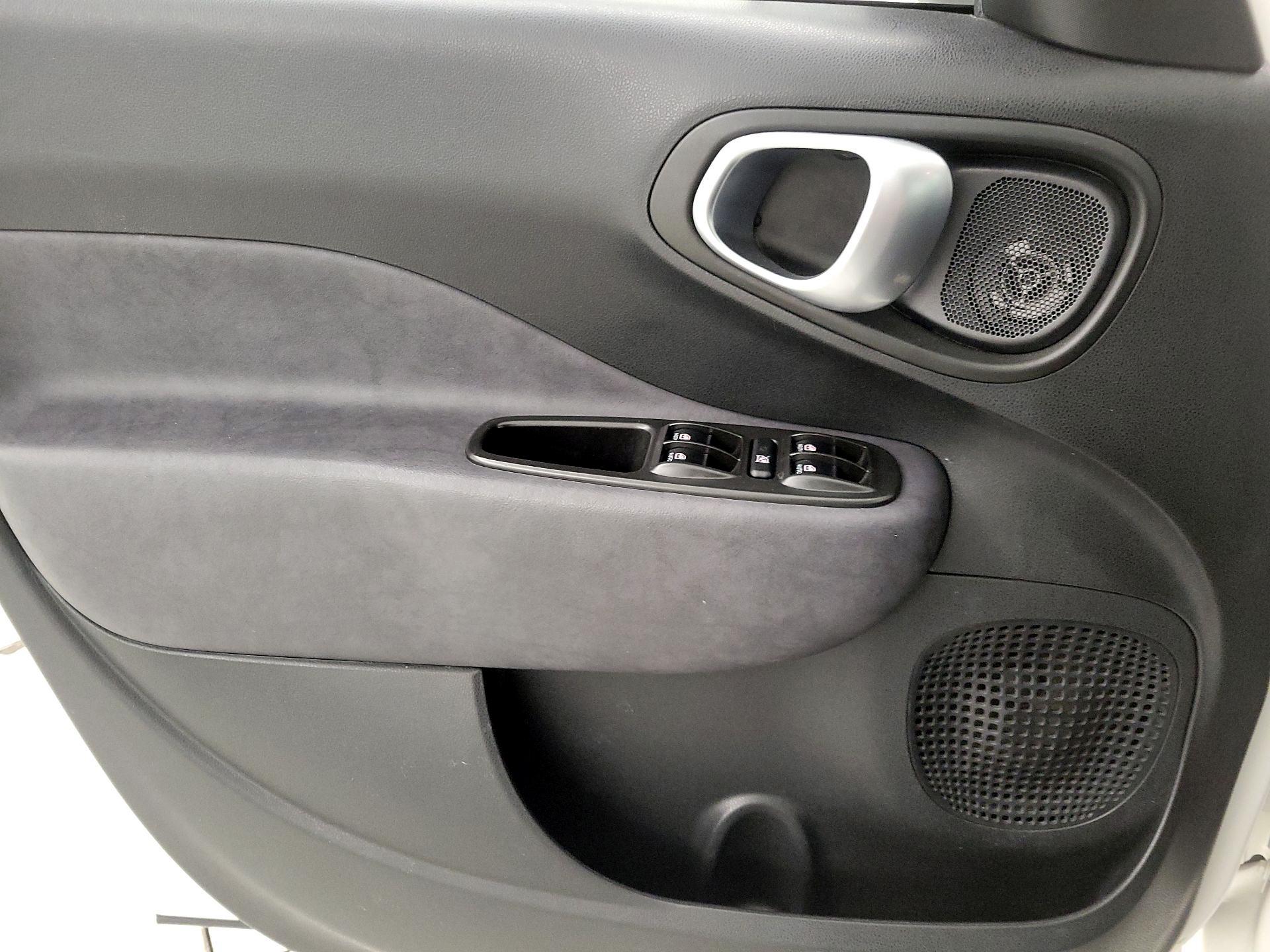 Thumbnail: 2014 Fiat 500L - 12