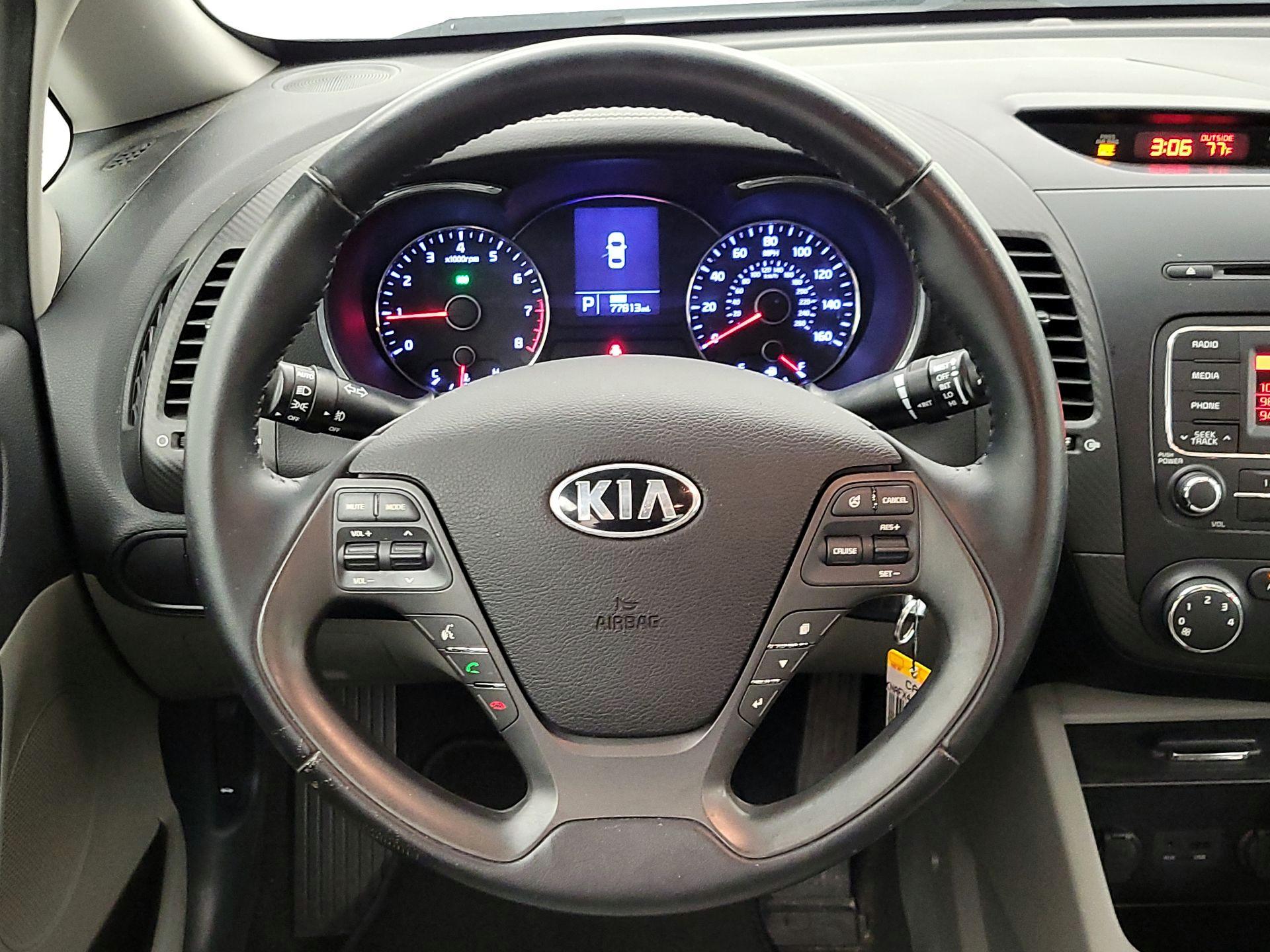 Thumbnail: 2015 Kia Forte - 10