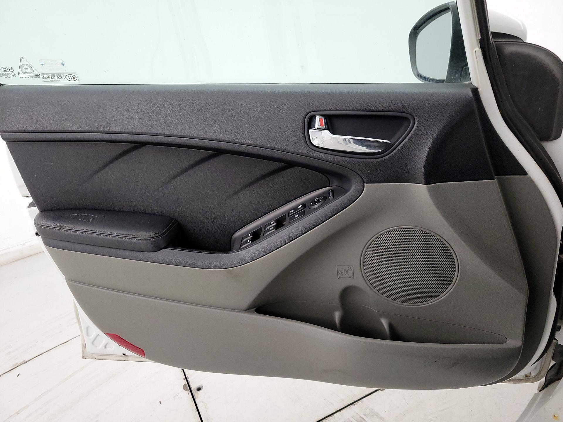 Thumbnail: 2015 Kia Forte - 12