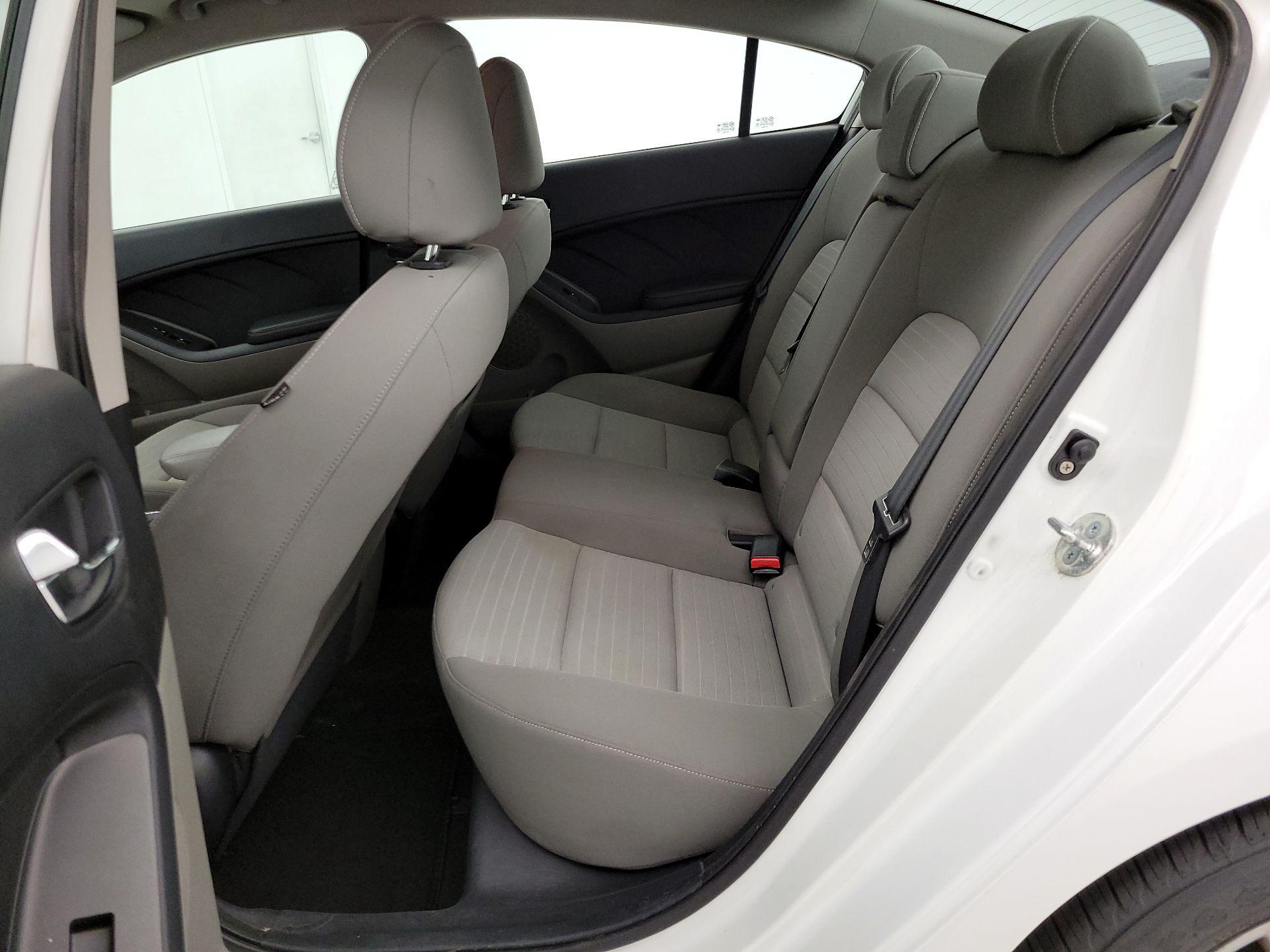Thumbnail: 2015 Kia Forte - 18