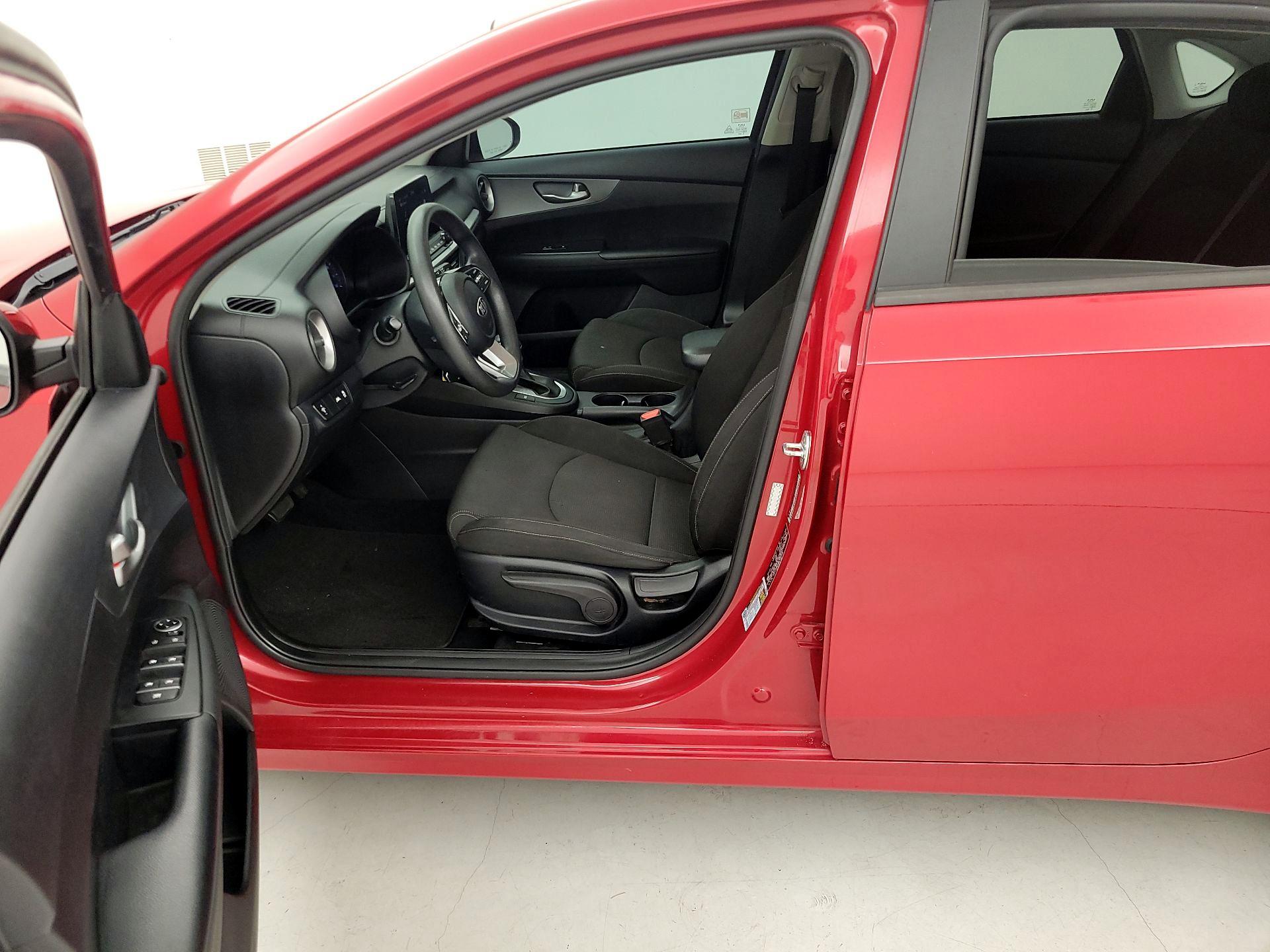 Thumbnail: 2021 Kia Forte - 11