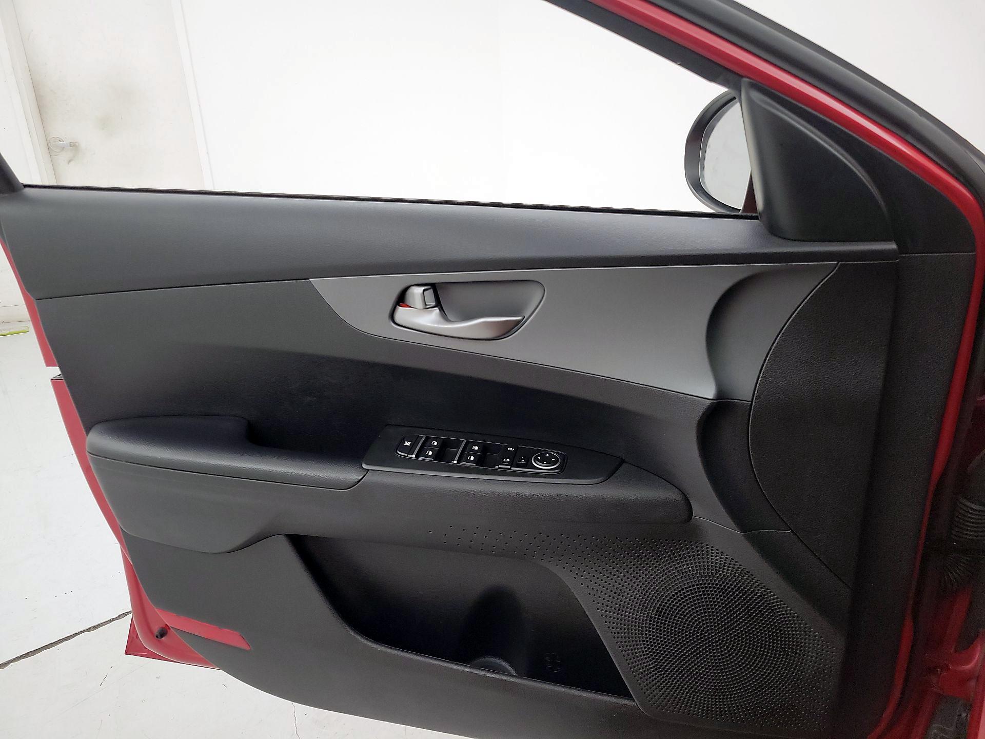 Thumbnail: 2021 Kia Forte - 12
