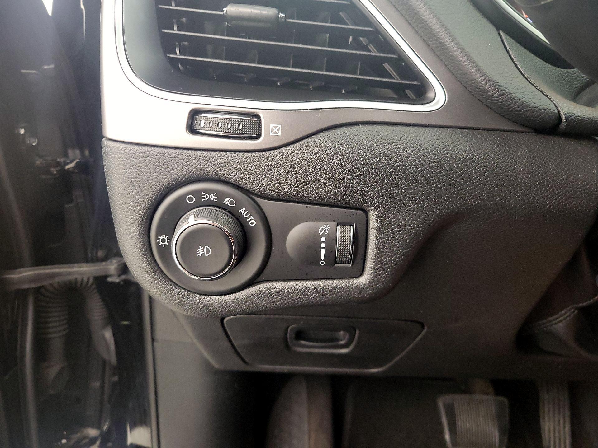 Thumbnail: 2019 Jeep Cherokee - 13