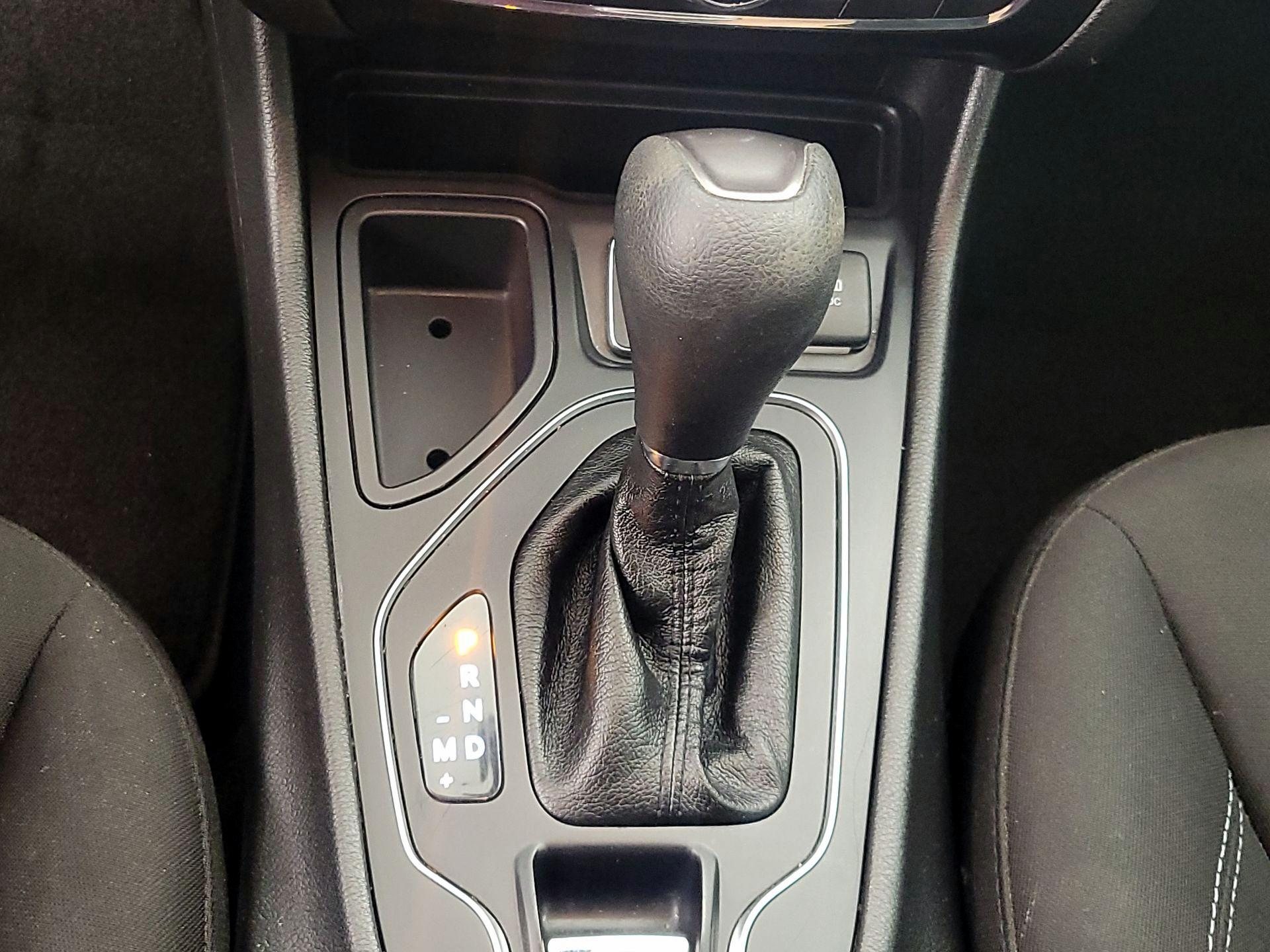 Thumbnail: 2019 Jeep Cherokee - 17