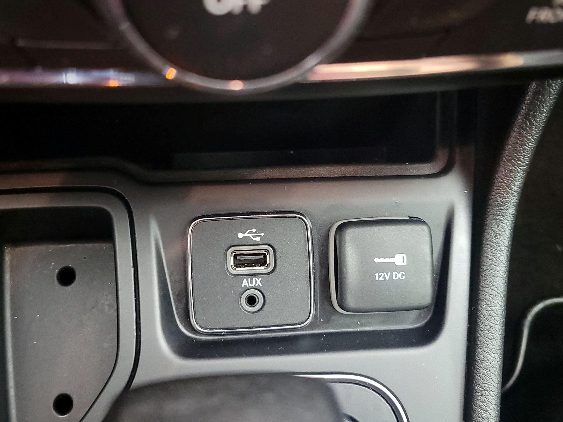 Thumbnail: 2019 Jeep Cherokee - 18