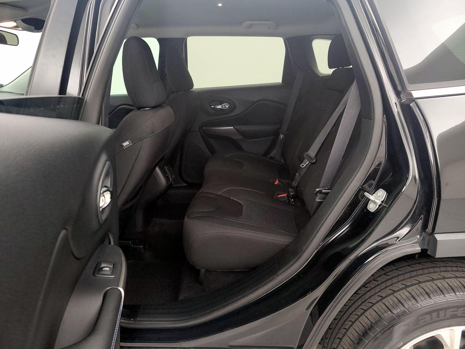 Thumbnail: 2019 Jeep Cherokee - 19