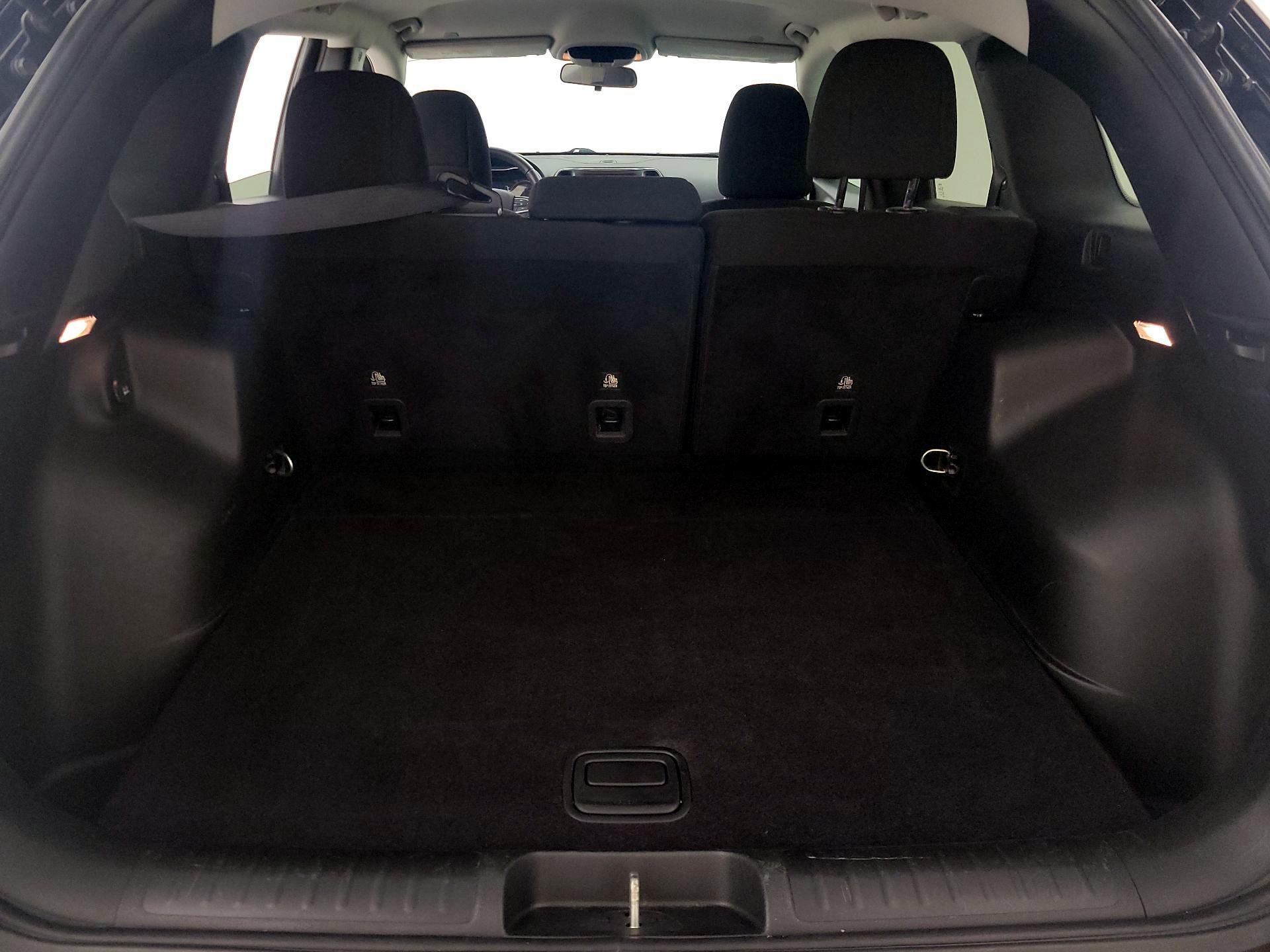 Thumbnail: 2019 Jeep Cherokee - 20