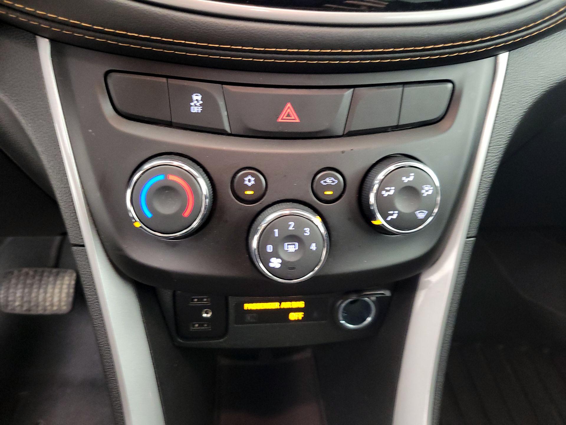Thumbnail: 2021 Chevrolet Trax - 16