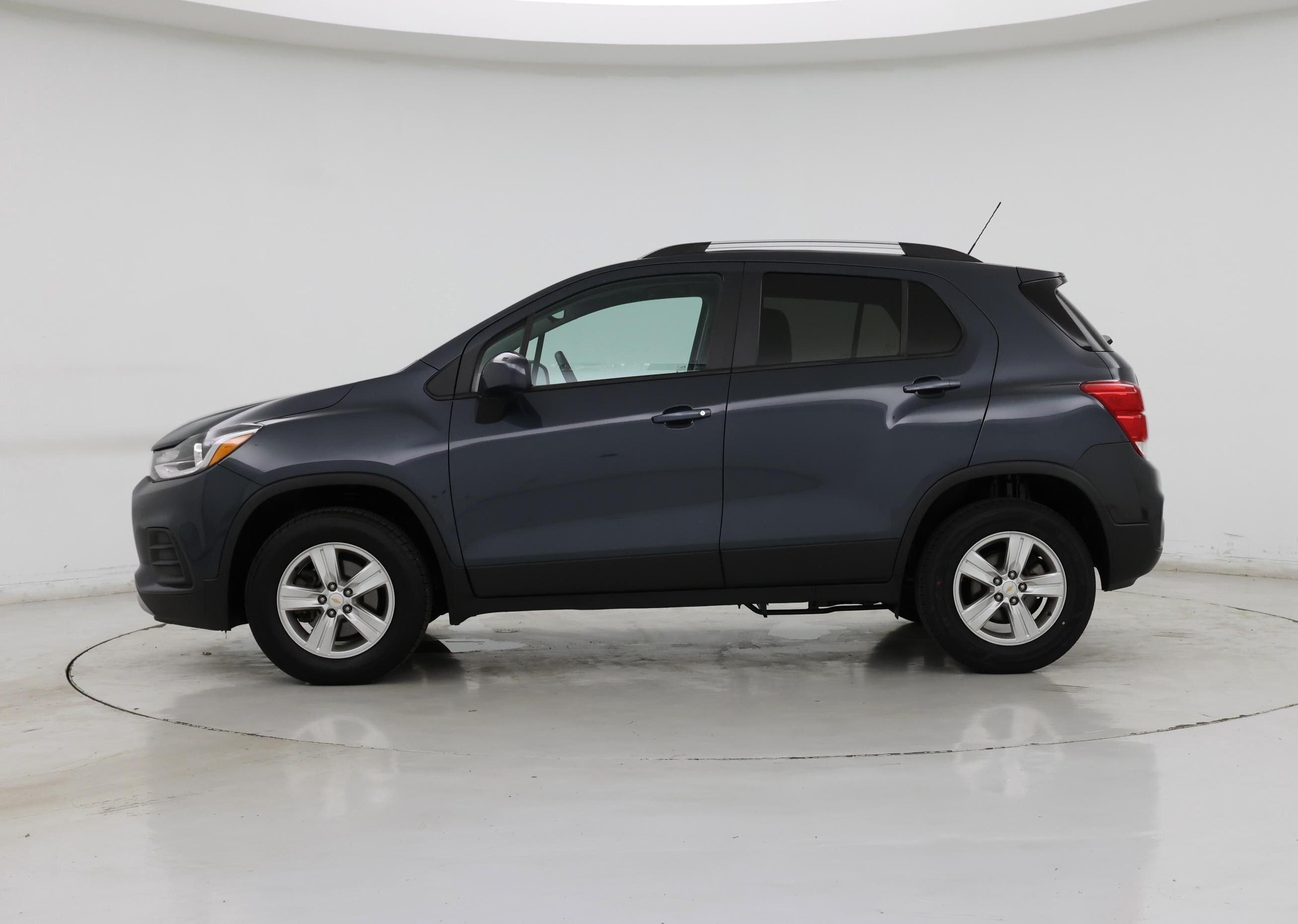 Thumbnail: 2021 Chevrolet Trax - 3