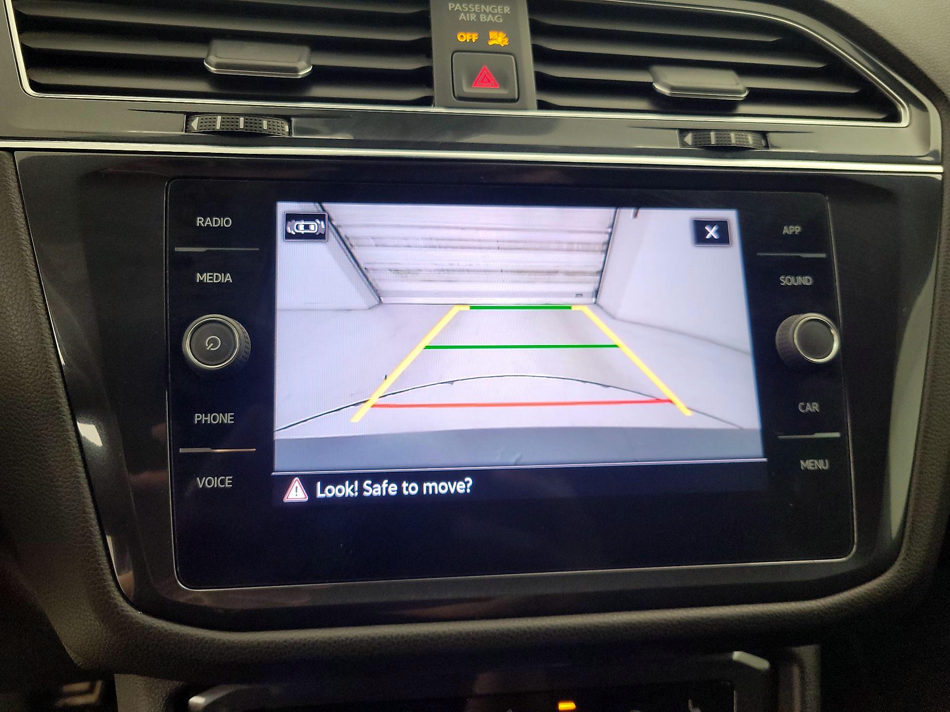 Thumbnail: 2022 Volkswagen Tiguan - 14