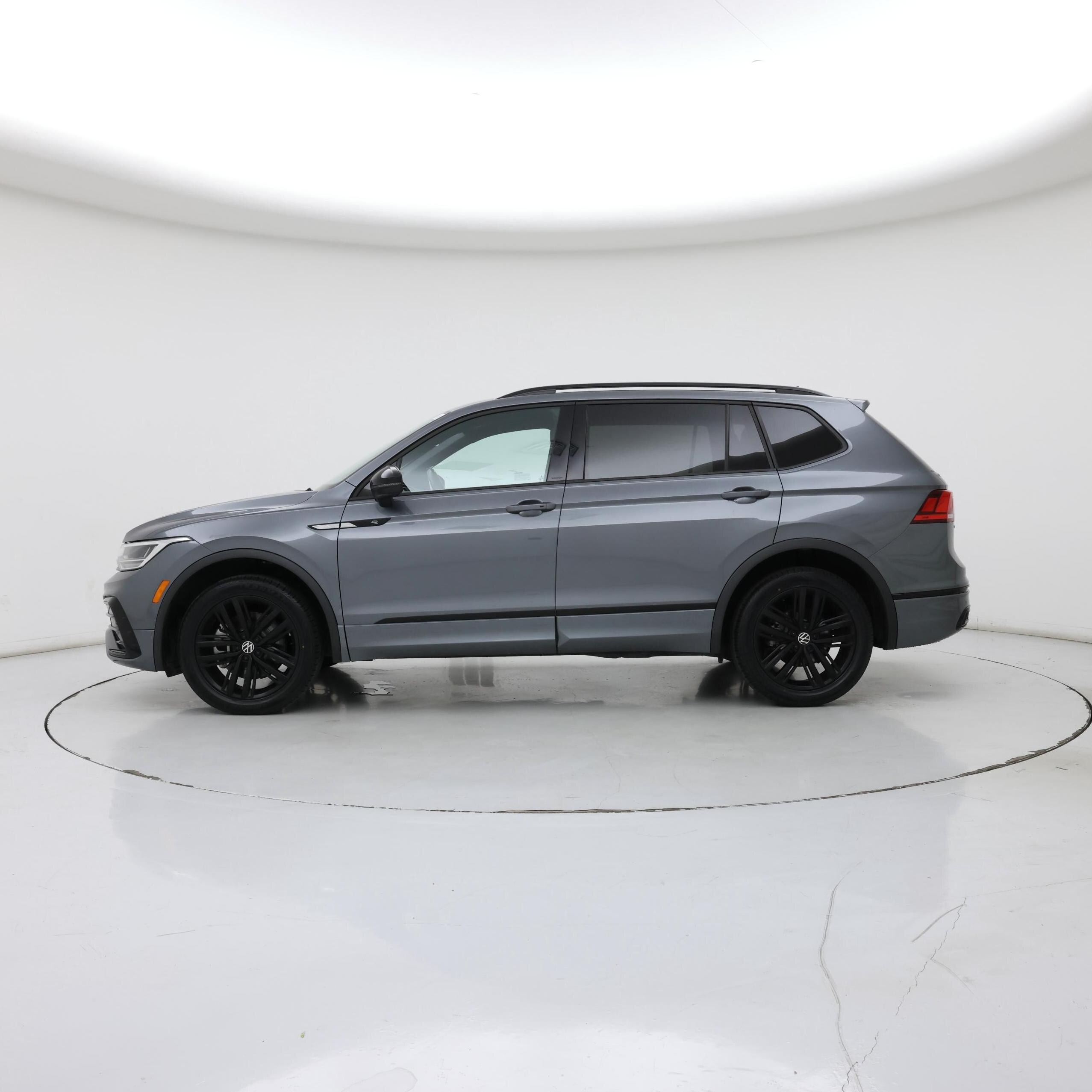 Thumbnail: 2022 Volkswagen Tiguan - 3