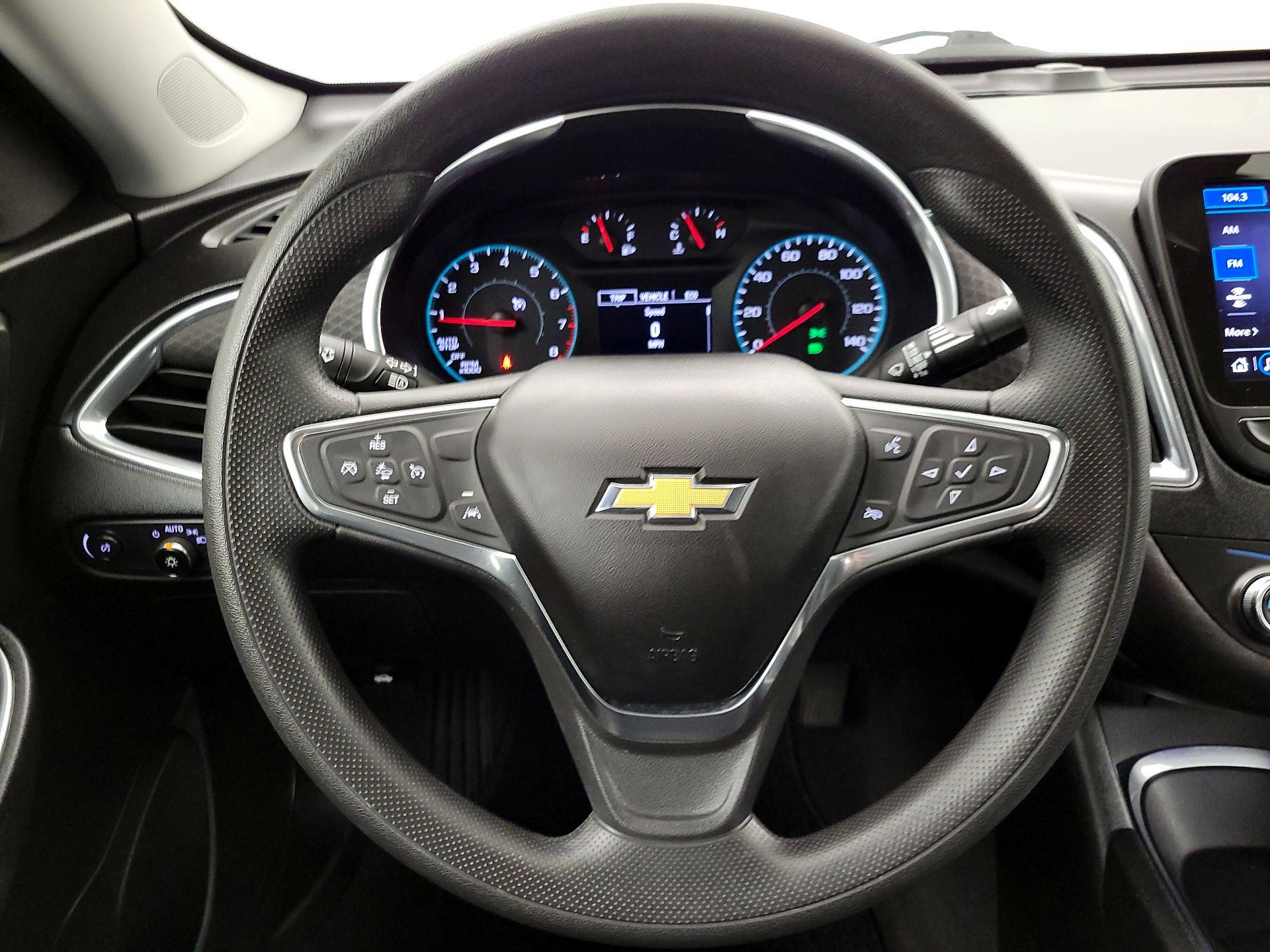 Thumbnail: 2021 Chevrolet Malibu - 10