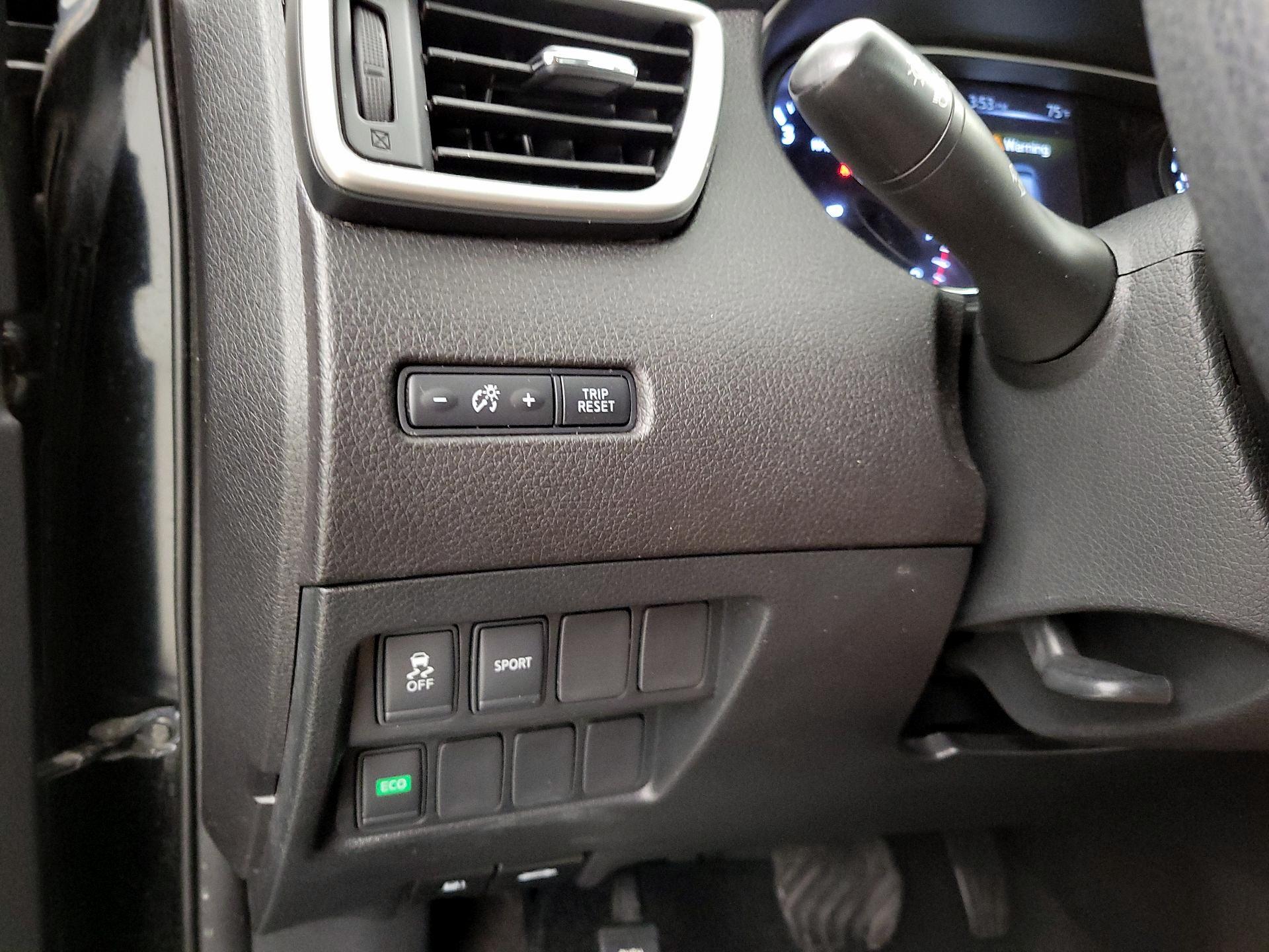 Thumbnail: 2016 Nissan Rogue - 13