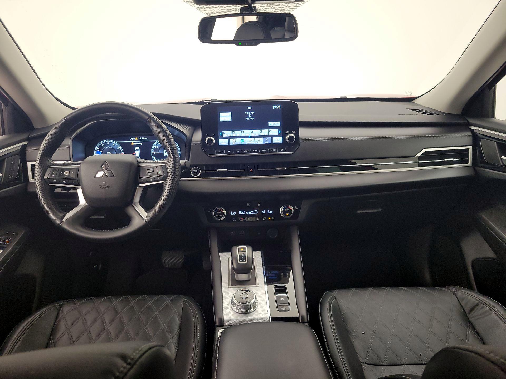 Thumbnail: 2023 Mitsubishi Outlander - 9