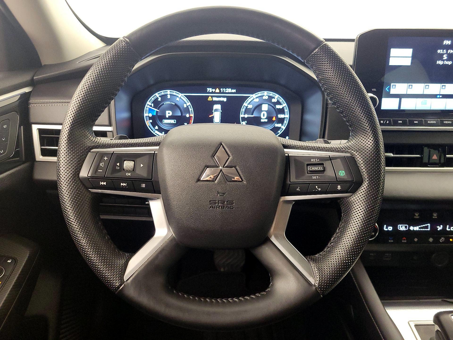 Thumbnail: 2023 Mitsubishi Outlander - 10