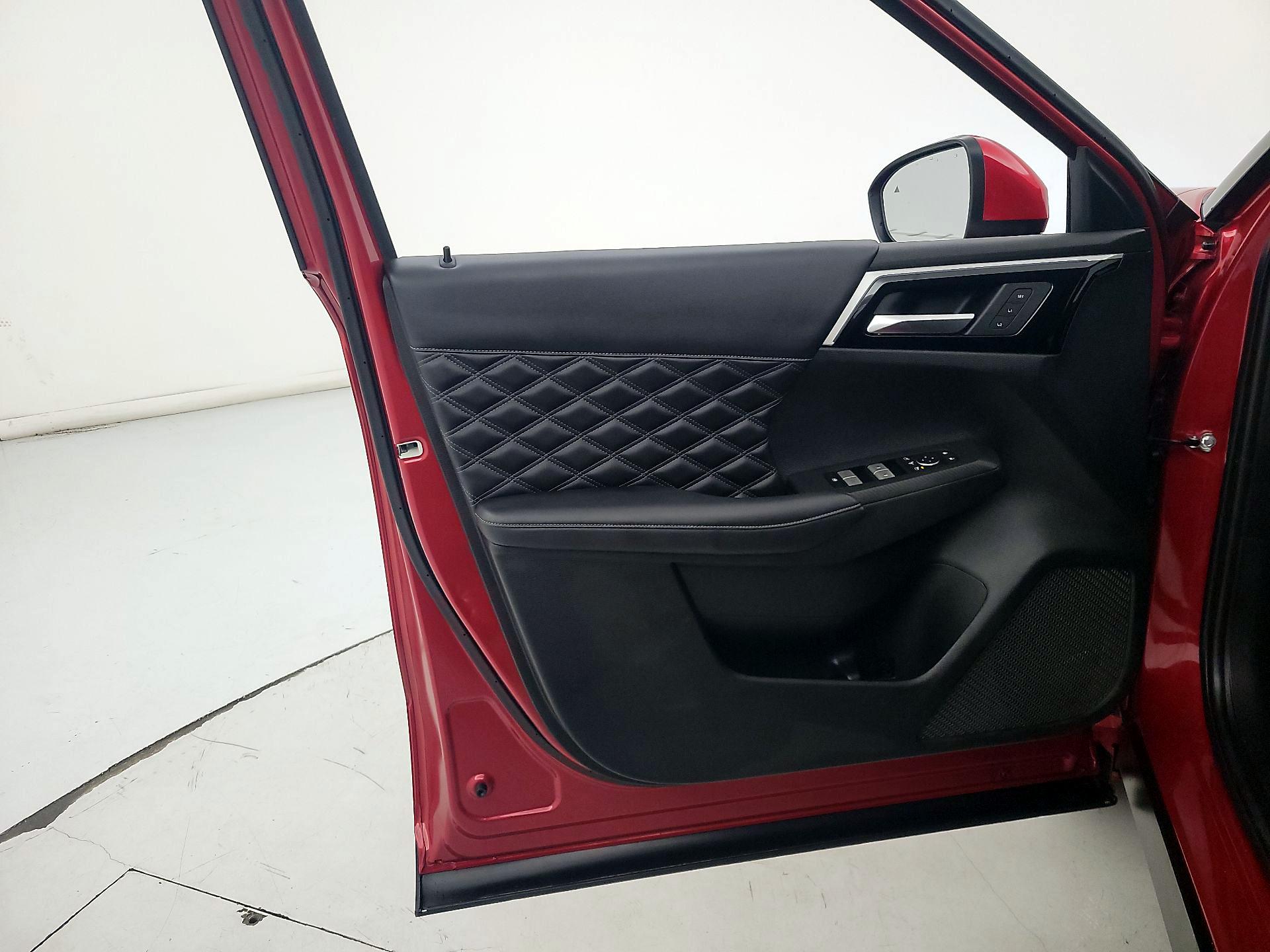 Thumbnail: 2023 Mitsubishi Outlander - 12